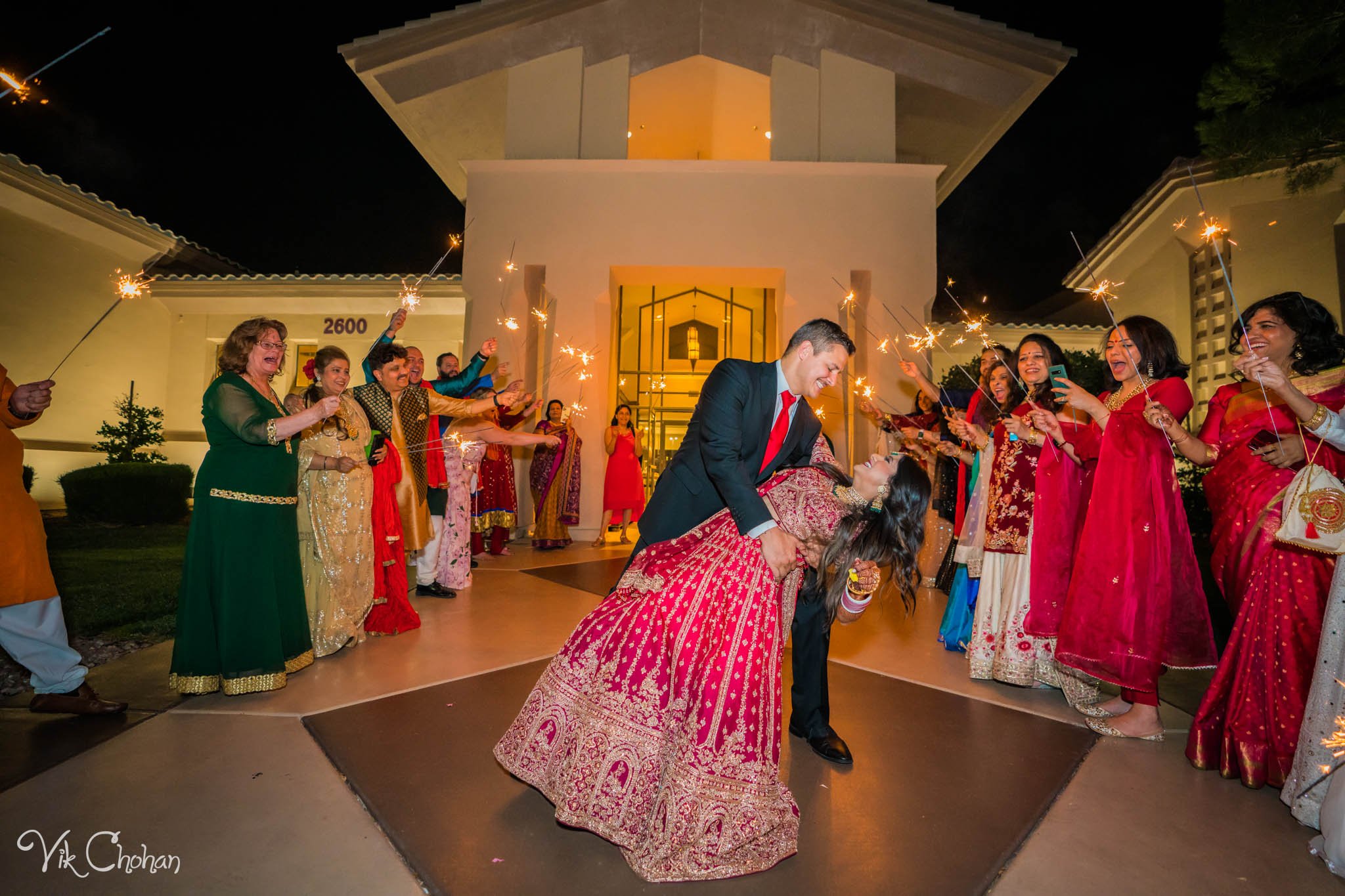 2022-06-09-Annie-&-Steven-Las-Vegas-Indian-Wedding-Ceremony-Photography-Vik-Chohan-Photography-Photo-Booth-Social-Media-VCP-722.jpg