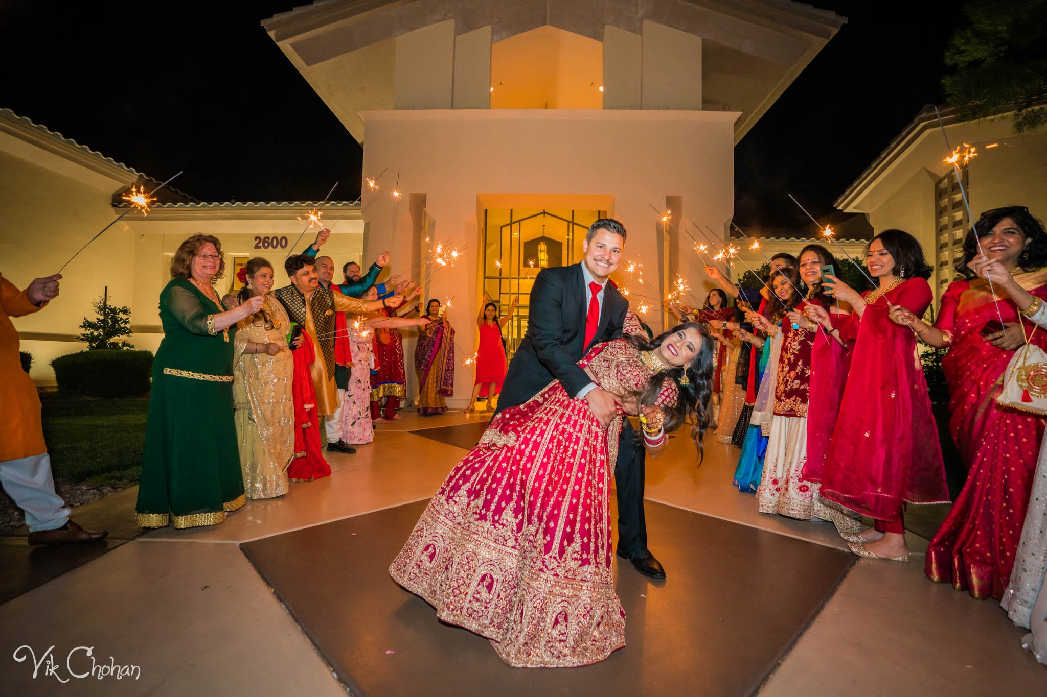 2022-06-09-Annie-&-Steven-Las-Vegas-Indian-Wedding-Ceremony-Photography-Vik-Chohan-Photography-Photo-Booth-Social-Media-VCP-723.jpg
