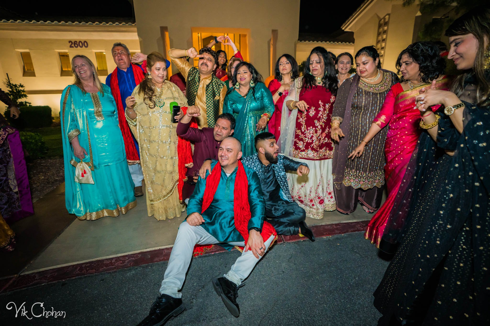 2022-06-09-Annie-&-Steven-Las-Vegas-Indian-Wedding-Ceremony-Photography-Vik-Chohan-Photography-Photo-Booth-Social-Media-VCP-740.jpg