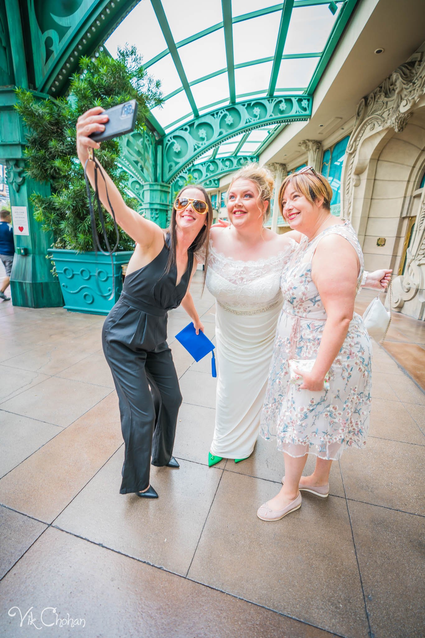 2022-10-15-Kate-and-David-Las-Vegas-Wedding-Celebration-Vik-Chohan-Photography-Photo-Booth-Social-Media-VCP-096.jpg