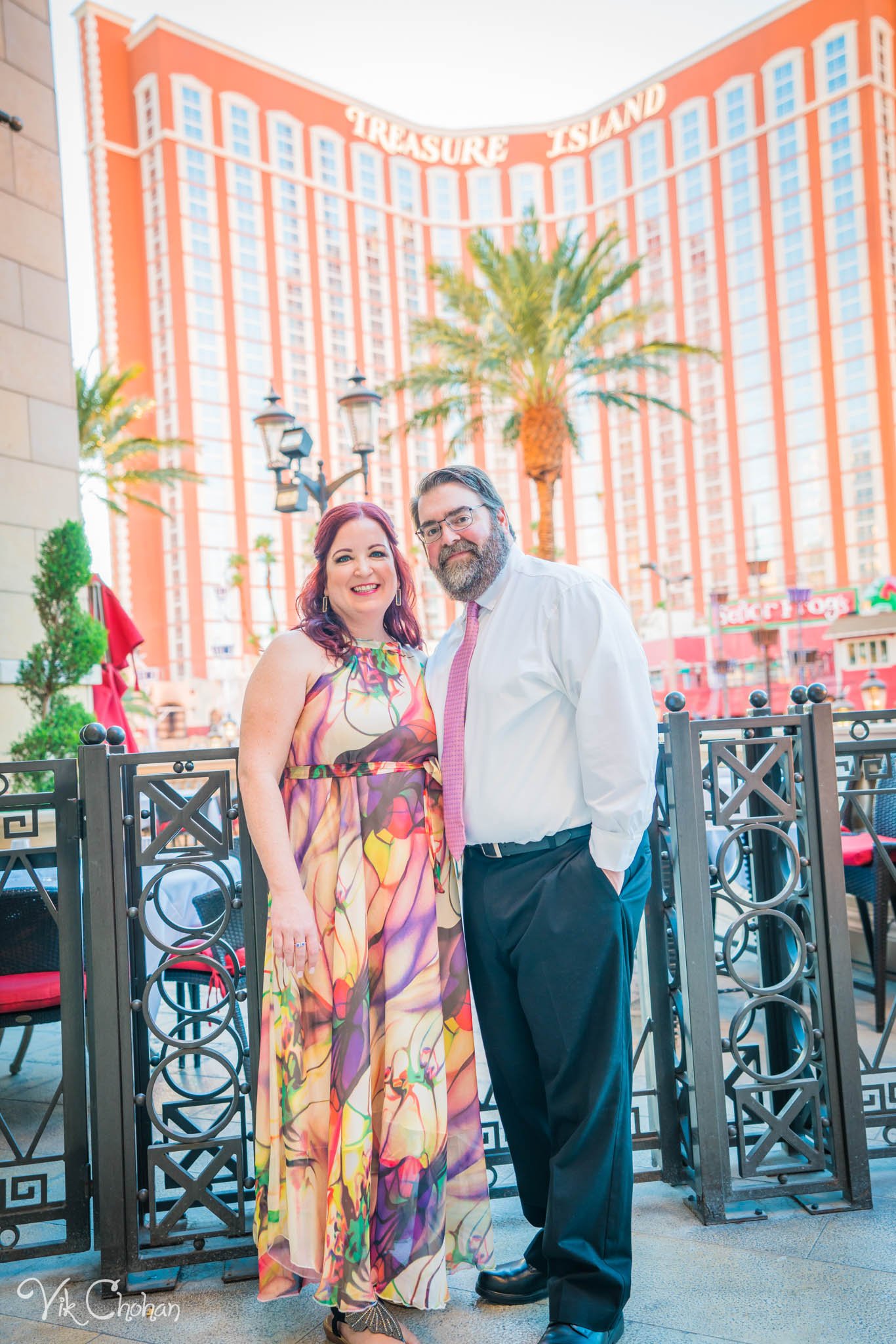 2022-10-21-Kelly-and-Matt-10th-Anniversary-Celebration-In-Las-Vegas-Vik-Chohan-Photography-Photo-Booth-Social-Media-VCP-008.jpg