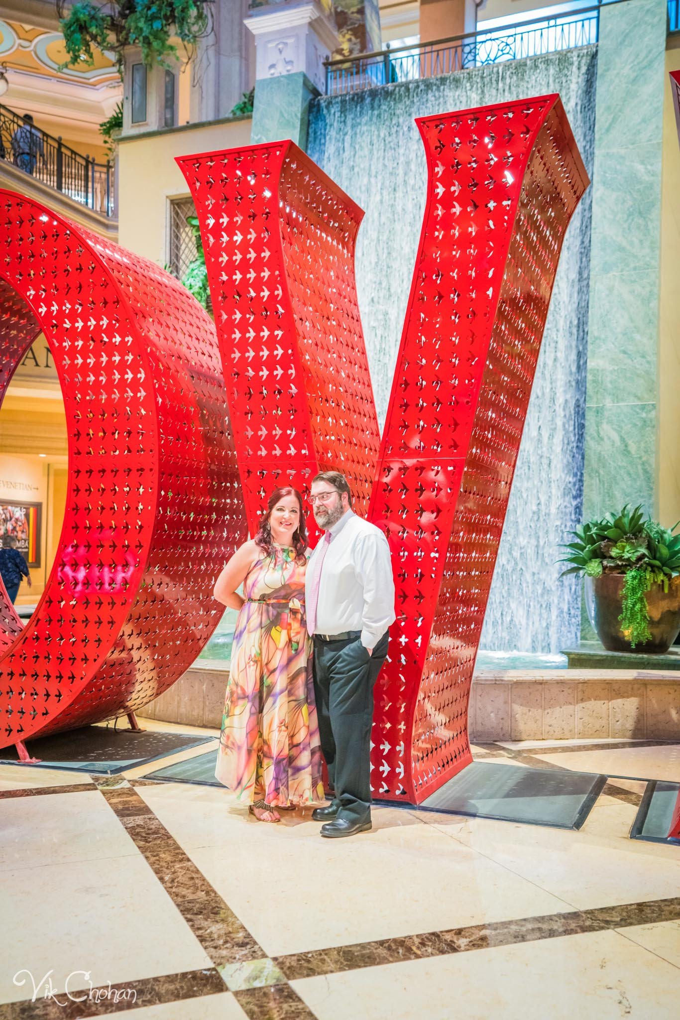 2022-10-21-Kelly-and-Matt-10th-Anniversary-Celebration-In-Las-Vegas-Vik-Chohan-Photography-Photo-Booth-Social-Media-VCP-054.jpg