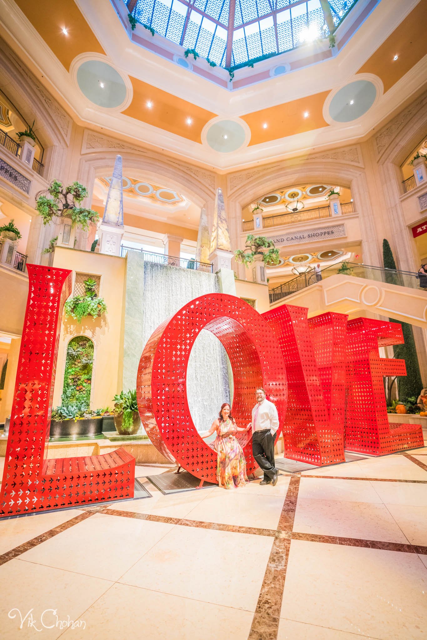 2022-10-21-Kelly-and-Matt-10th-Anniversary-Celebration-In-Las-Vegas-Vik-Chohan-Photography-Photo-Booth-Social-Media-VCP-057.jpg