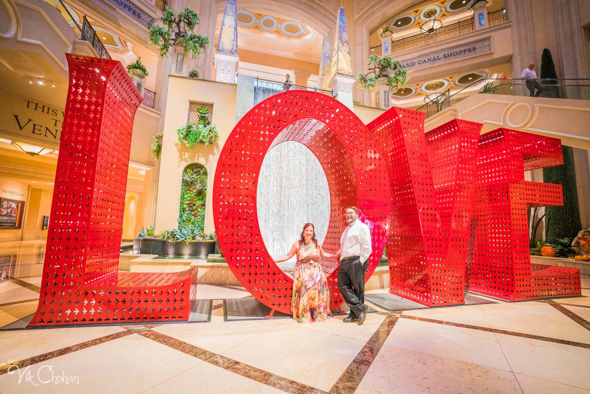 2022-10-21-Kelly-and-Matt-10th-Anniversary-Celebration-In-Las-Vegas-Vik-Chohan-Photography-Photo-Booth-Social-Media-VCP-058.jpg