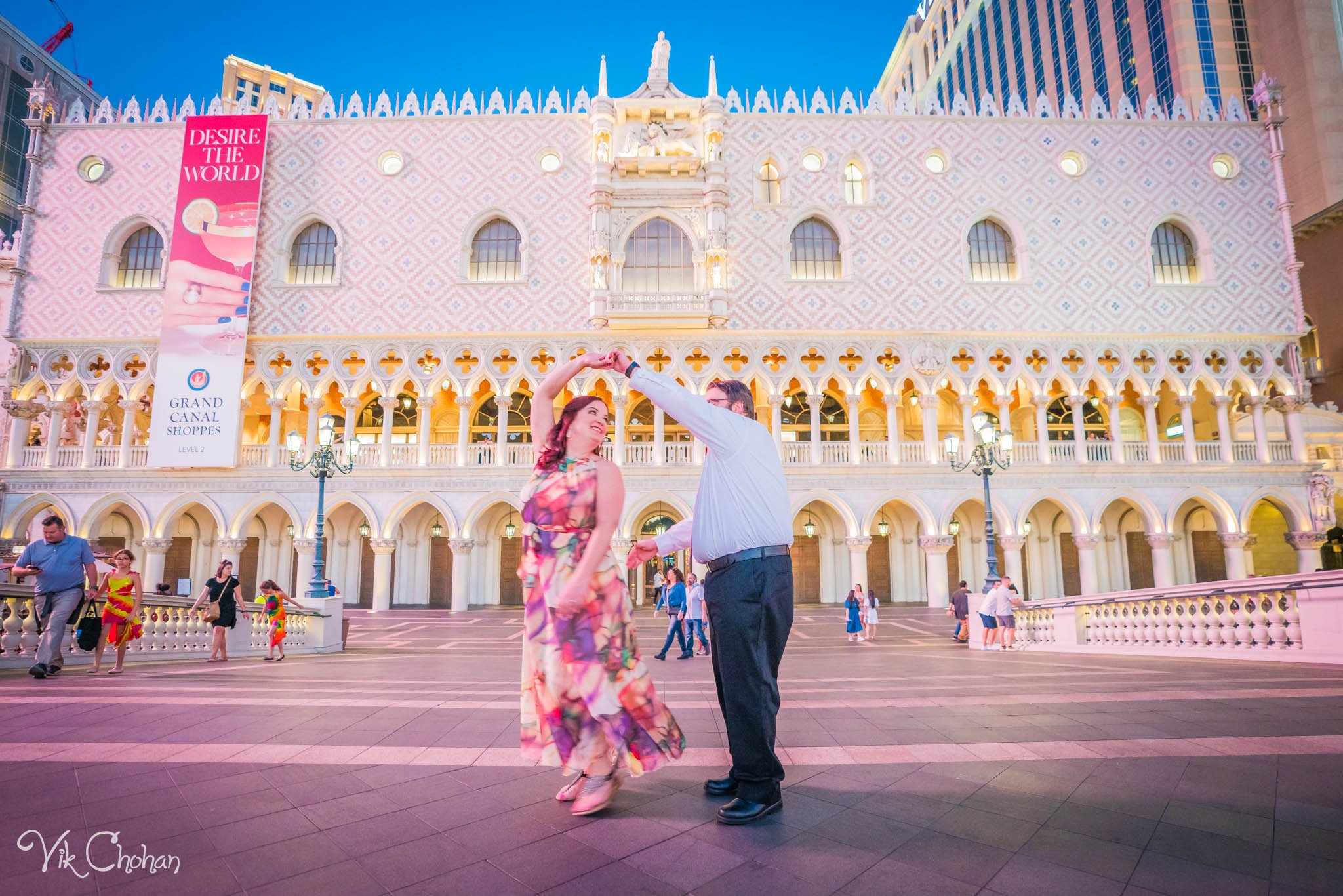 2022-10-21-Kelly-and-Matt-10th-Anniversary-Celebration-In-Las-Vegas-Vik-Chohan-Photography-Photo-Booth-Social-Media-VCP-106.jpg