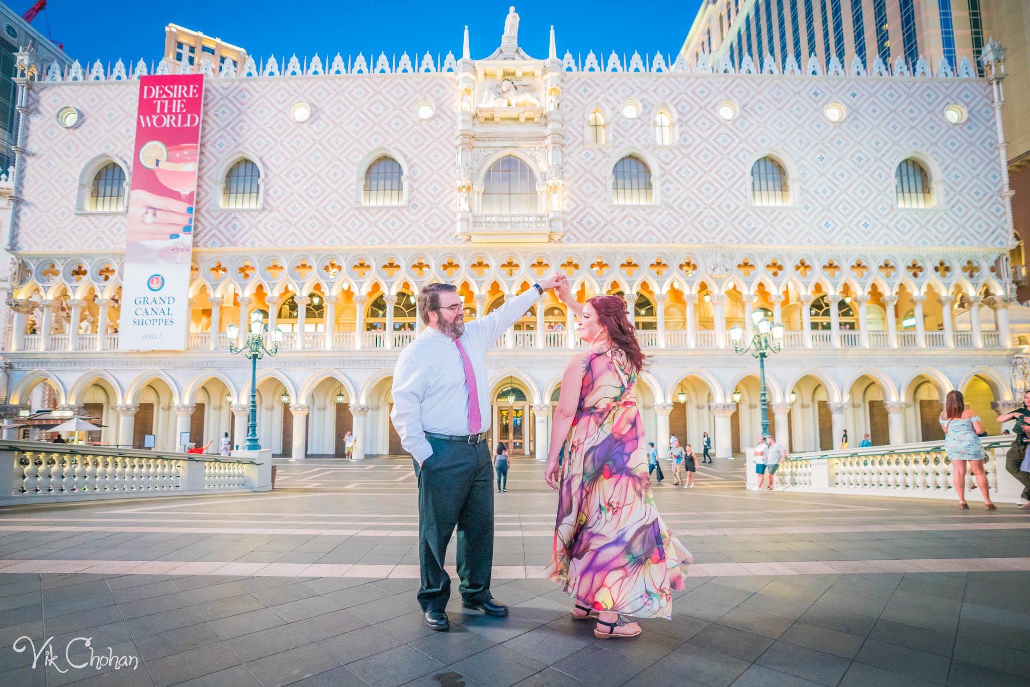 2022-10-21-Kelly-and-Matt-10th-Anniversary-Celebration-In-Las-Vegas-Vik-Chohan-Photography-Photo-Booth-Social-Media-VCP-116.jpg