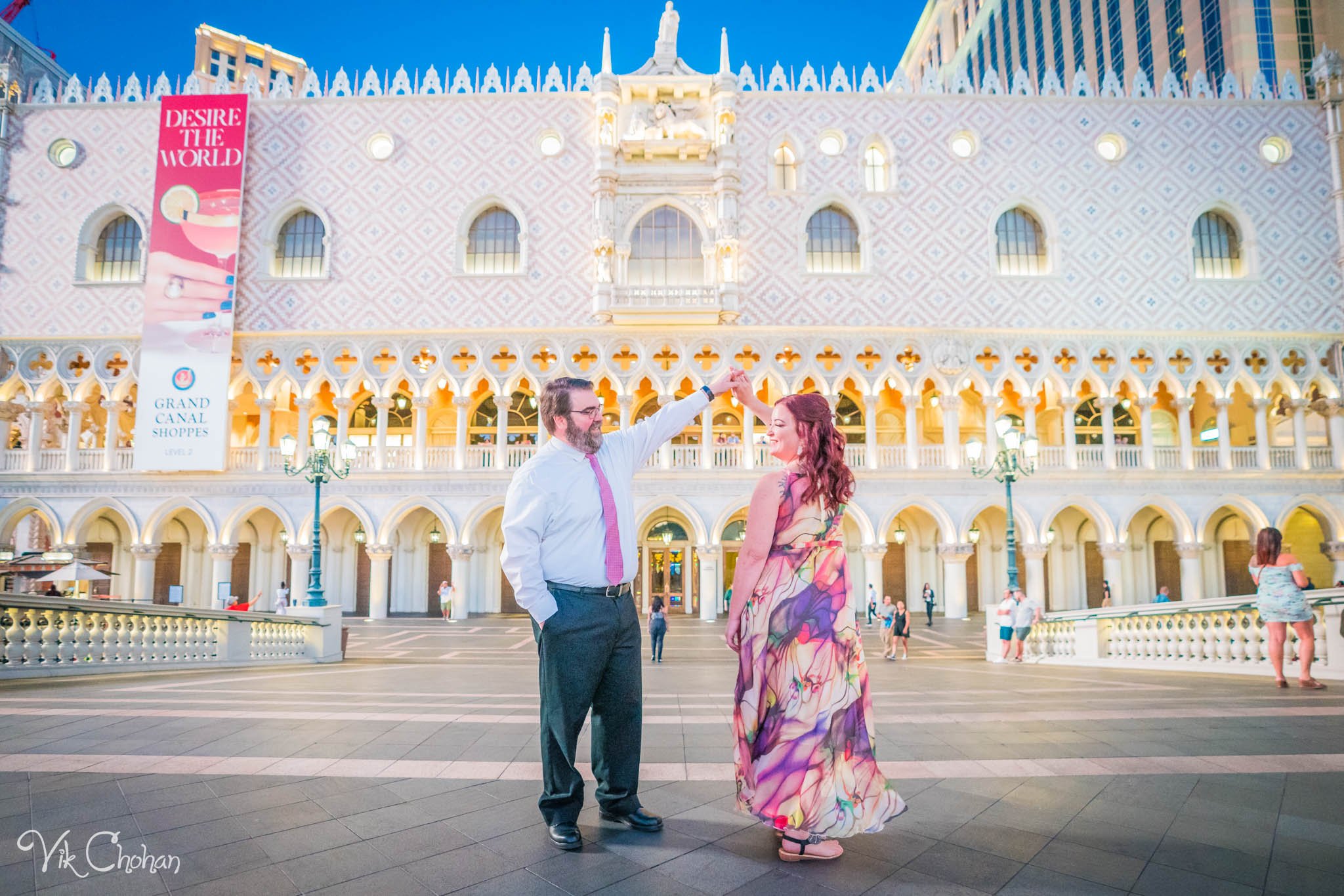 2022-10-21-Kelly-and-Matt-10th-Anniversary-Celebration-In-Las-Vegas-Vik-Chohan-Photography-Photo-Booth-Social-Media-VCP-118.jpg