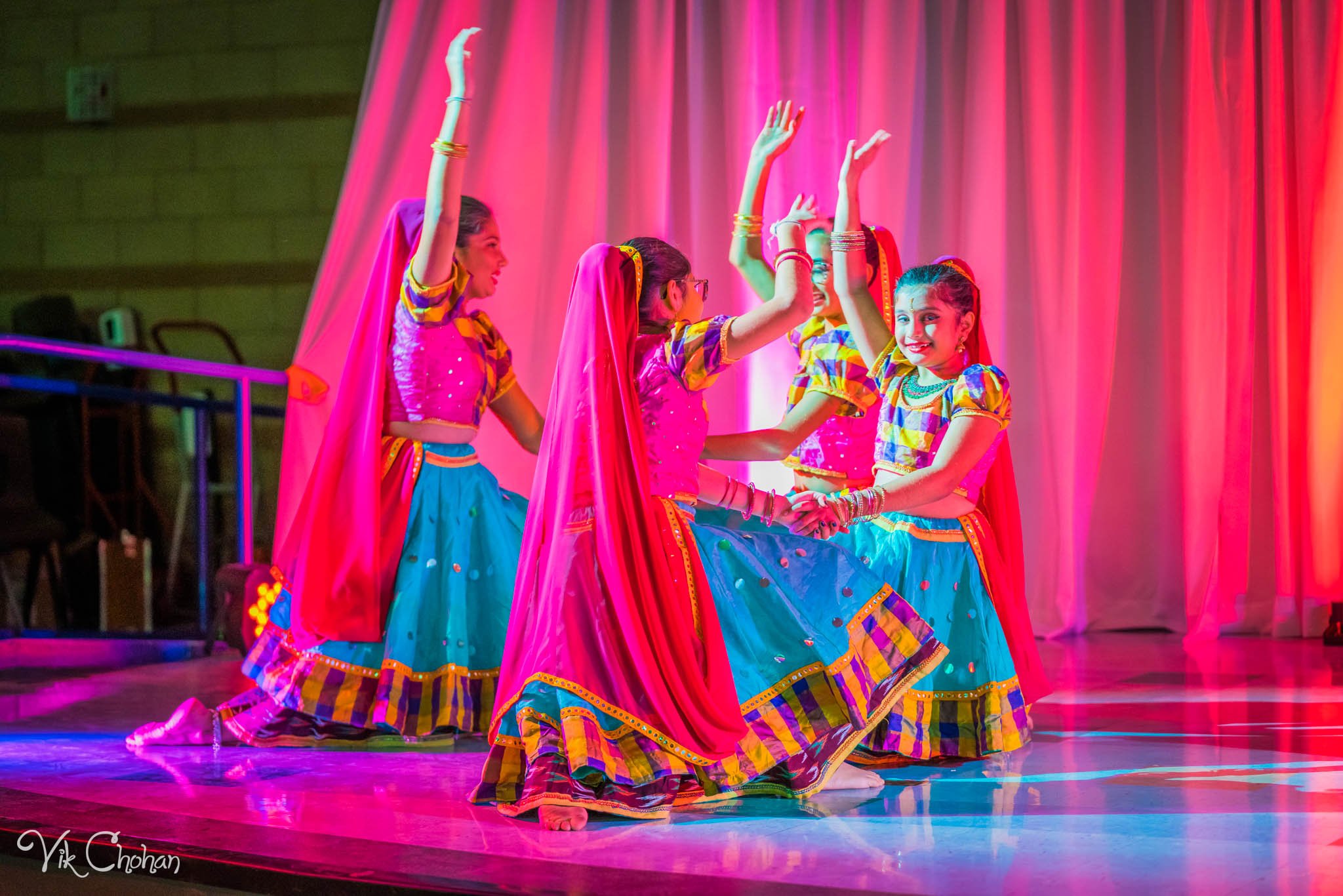 2022-11-05-Nritya-Academy-of-Indian-Dances-FOILV-Diwali-Dhamaka-Vik-Chohan-Photography-Photo-Booth-Social-Media-VCP-374.jpg