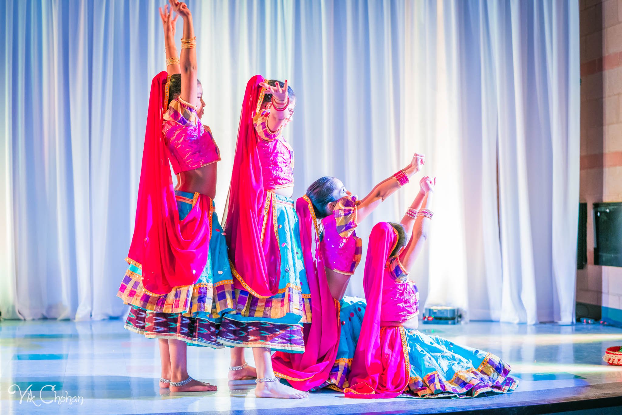 2022-11-05-Nritya-Academy-of-Indian-Dances-FOILV-Diwali-Dhamaka-Vik-Chohan-Photography-Photo-Booth-Social-Media-VCP-401.jpg