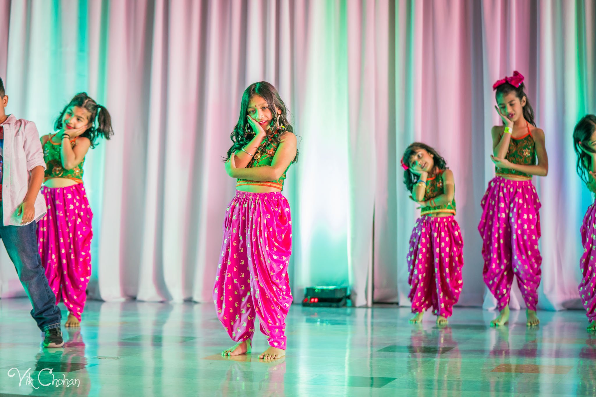 2022-11-05-Nritya-Academy-of-Indian-Dances-FOILV-Diwali-Dhamaka-Vik-Chohan-Photography-Photo-Booth-Social-Media-VCP-094.jpg