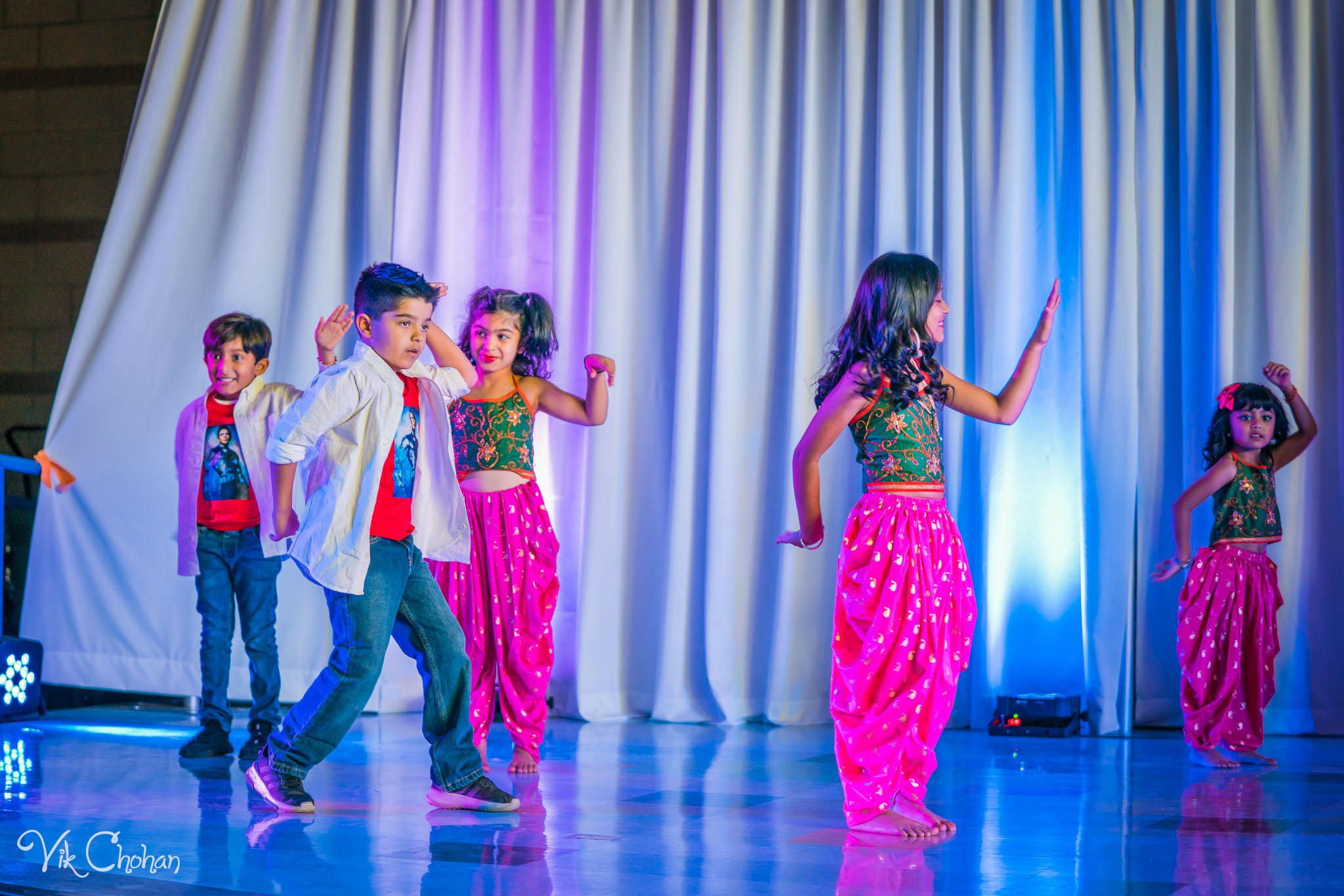 2022-11-05-Nritya-Academy-of-Indian-Dances-FOILV-Diwali-Dhamaka-Vik-Chohan-Photography-Photo-Booth-Social-Media-VCP-093.jpg