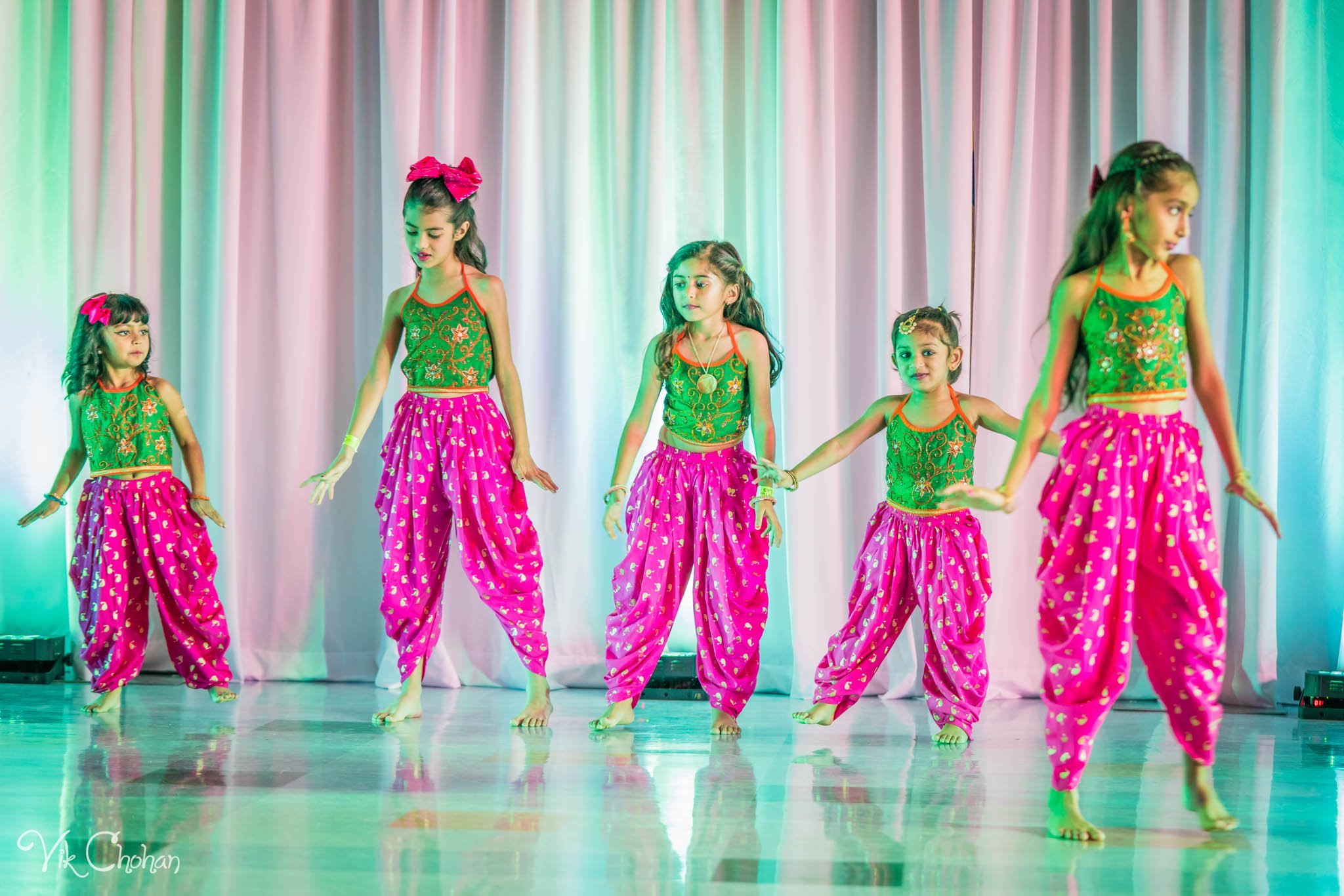 2022-11-05-Nritya-Academy-of-Indian-Dances-FOILV-Diwali-Dhamaka-Vik-Chohan-Photography-Photo-Booth-Social-Media-VCP-096.jpg
