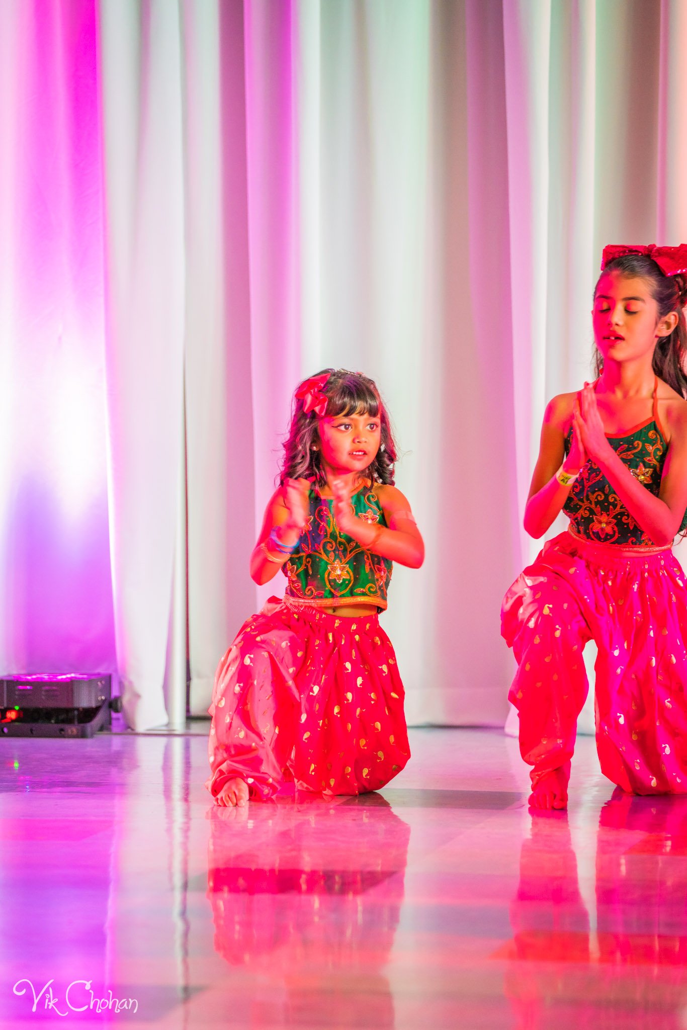 2022-11-05-Nritya-Academy-of-Indian-Dances-FOILV-Diwali-Dhamaka-Vik-Chohan-Photography-Photo-Booth-Social-Media-VCP-101.jpg