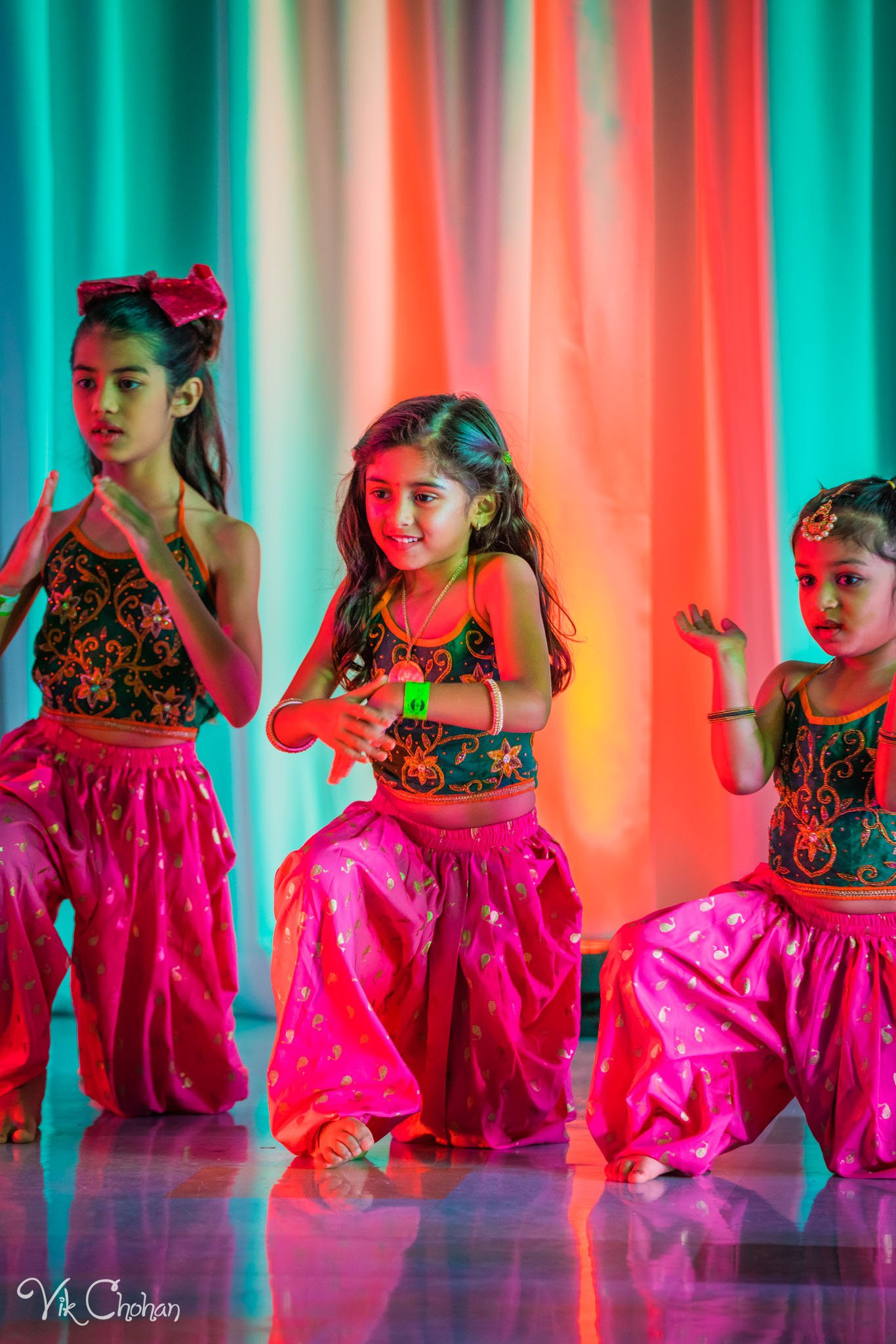 2022-11-05-Nritya-Academy-of-Indian-Dances-FOILV-Diwali-Dhamaka-Vik-Chohan-Photography-Photo-Booth-Social-Media-VCP-103.jpg