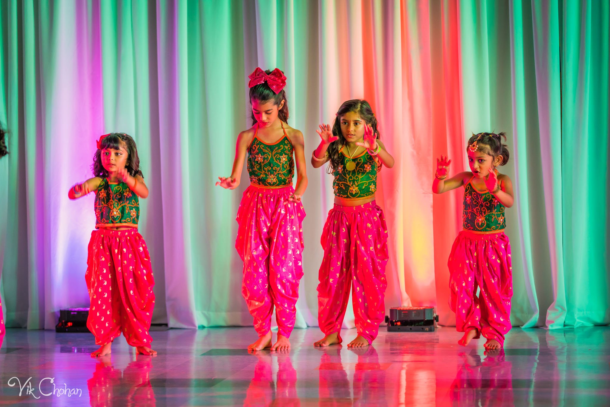 2022-11-05-Nritya-Academy-of-Indian-Dances-FOILV-Diwali-Dhamaka-Vik-Chohan-Photography-Photo-Booth-Social-Media-VCP-107.jpg