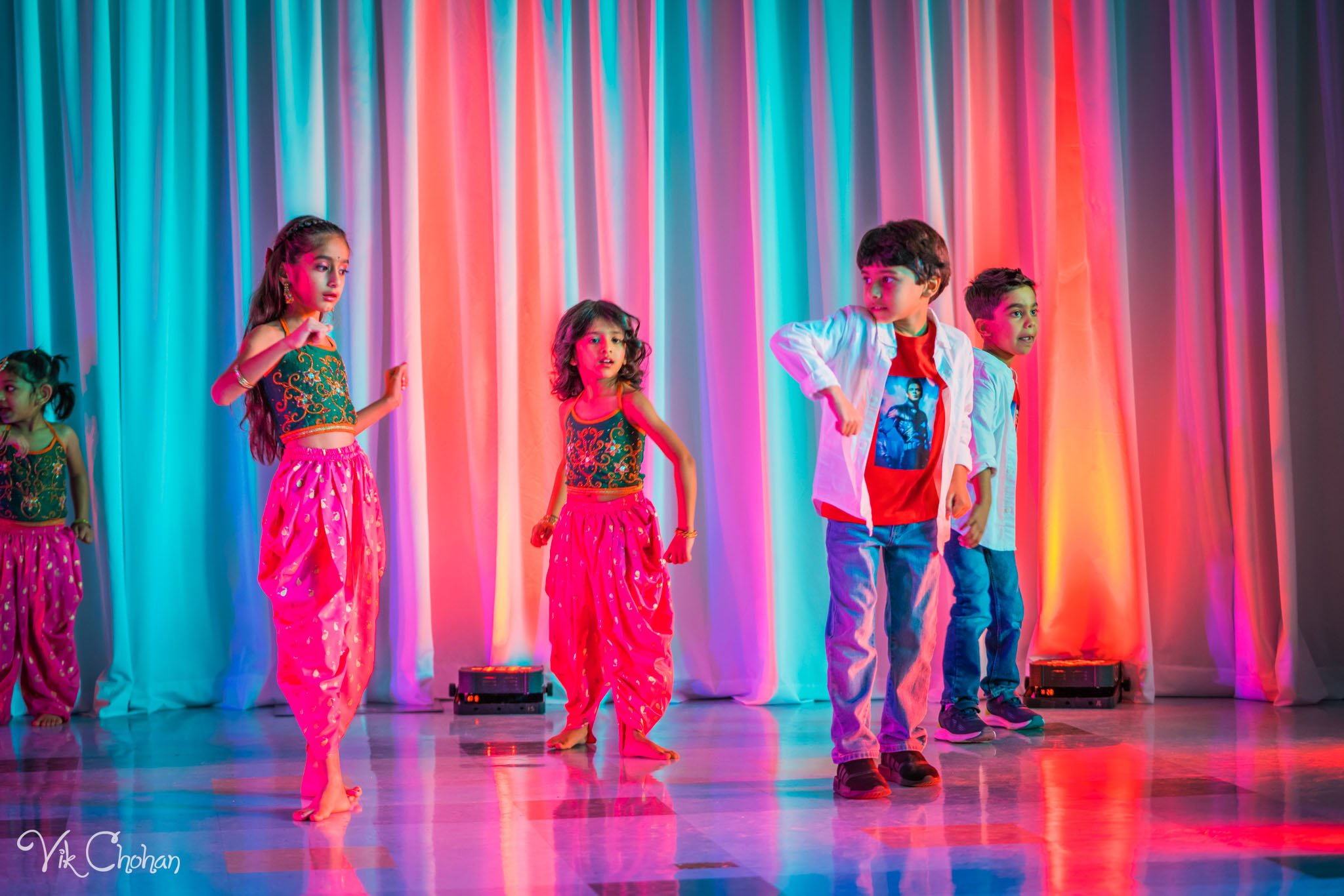 2022-11-05-Nritya-Academy-of-Indian-Dances-FOILV-Diwali-Dhamaka-Vik-Chohan-Photography-Photo-Booth-Social-Media-VCP-109.jpg