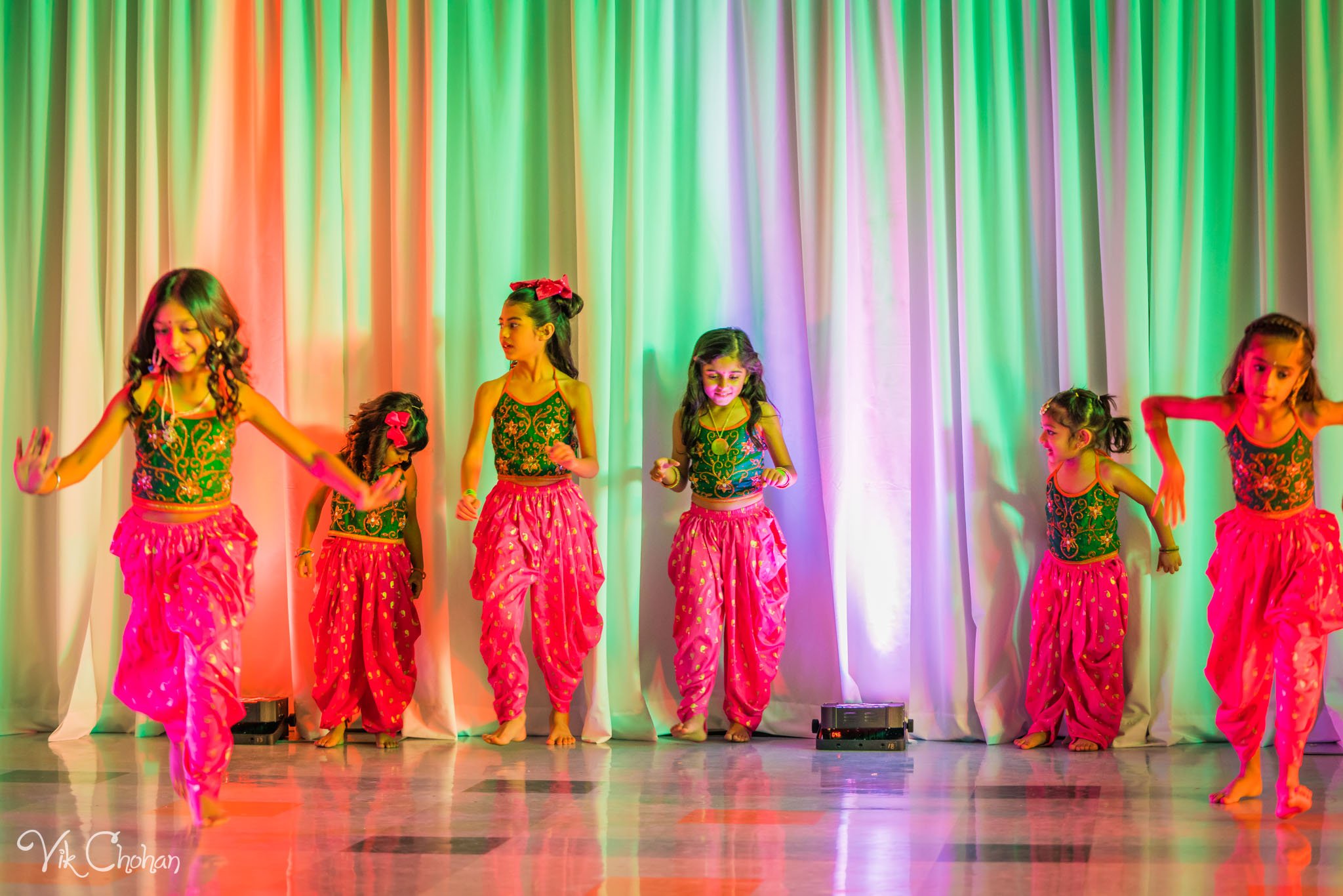 2022-11-05-Nritya-Academy-of-Indian-Dances-FOILV-Diwali-Dhamaka-Vik-Chohan-Photography-Photo-Booth-Social-Media-VCP-110.jpg