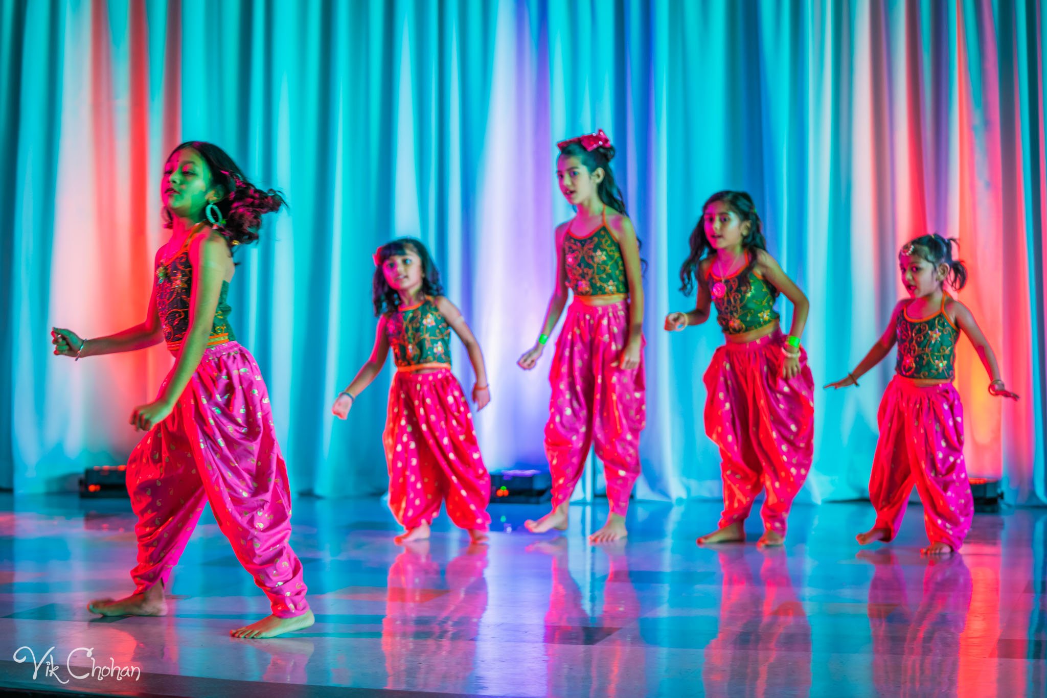 2022-11-05-Nritya-Academy-of-Indian-Dances-FOILV-Diwali-Dhamaka-Vik-Chohan-Photography-Photo-Booth-Social-Media-VCP-112.jpg