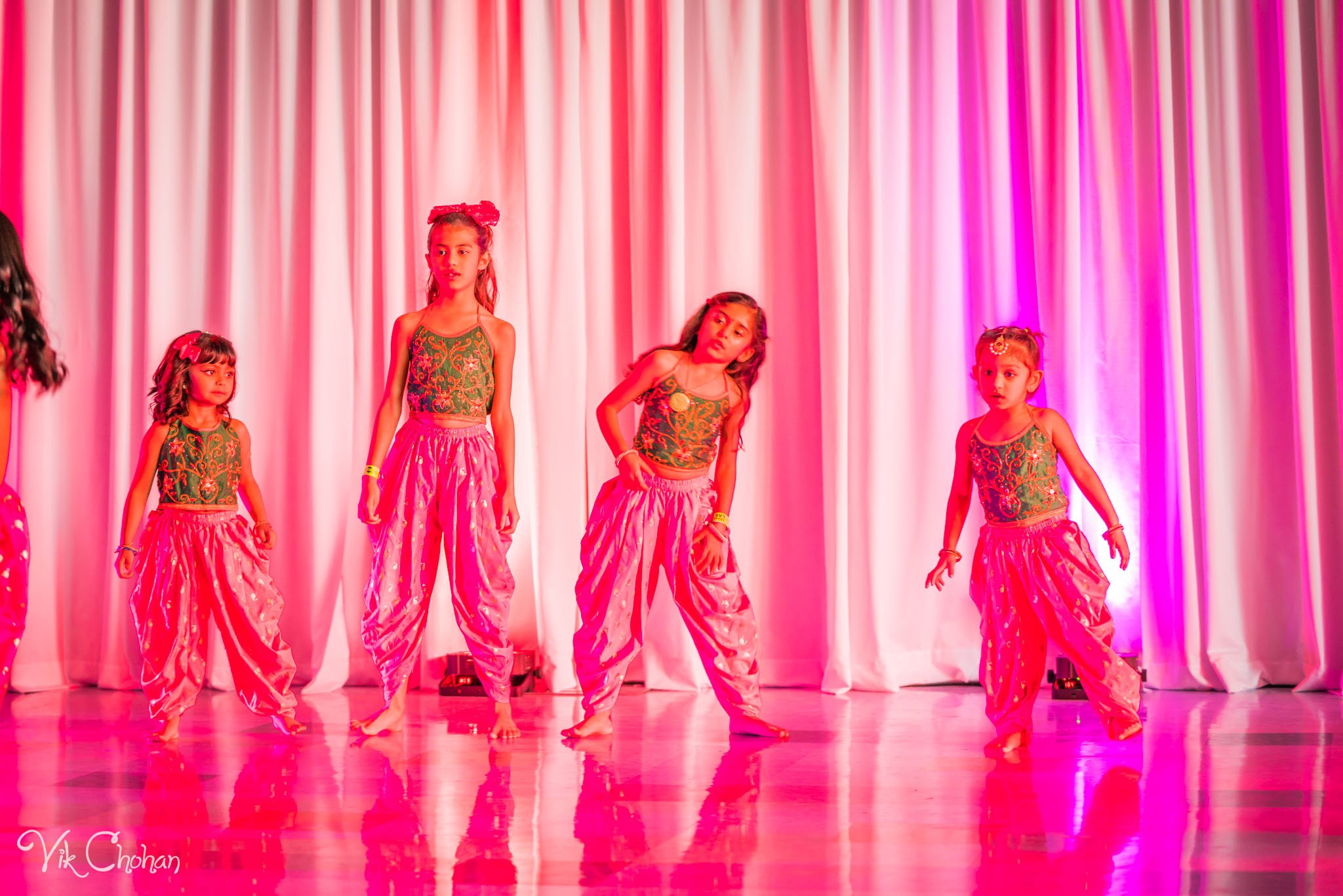 2022-11-05-Nritya-Academy-of-Indian-Dances-FOILV-Diwali-Dhamaka-Vik-Chohan-Photography-Photo-Booth-Social-Media-VCP-114.jpg