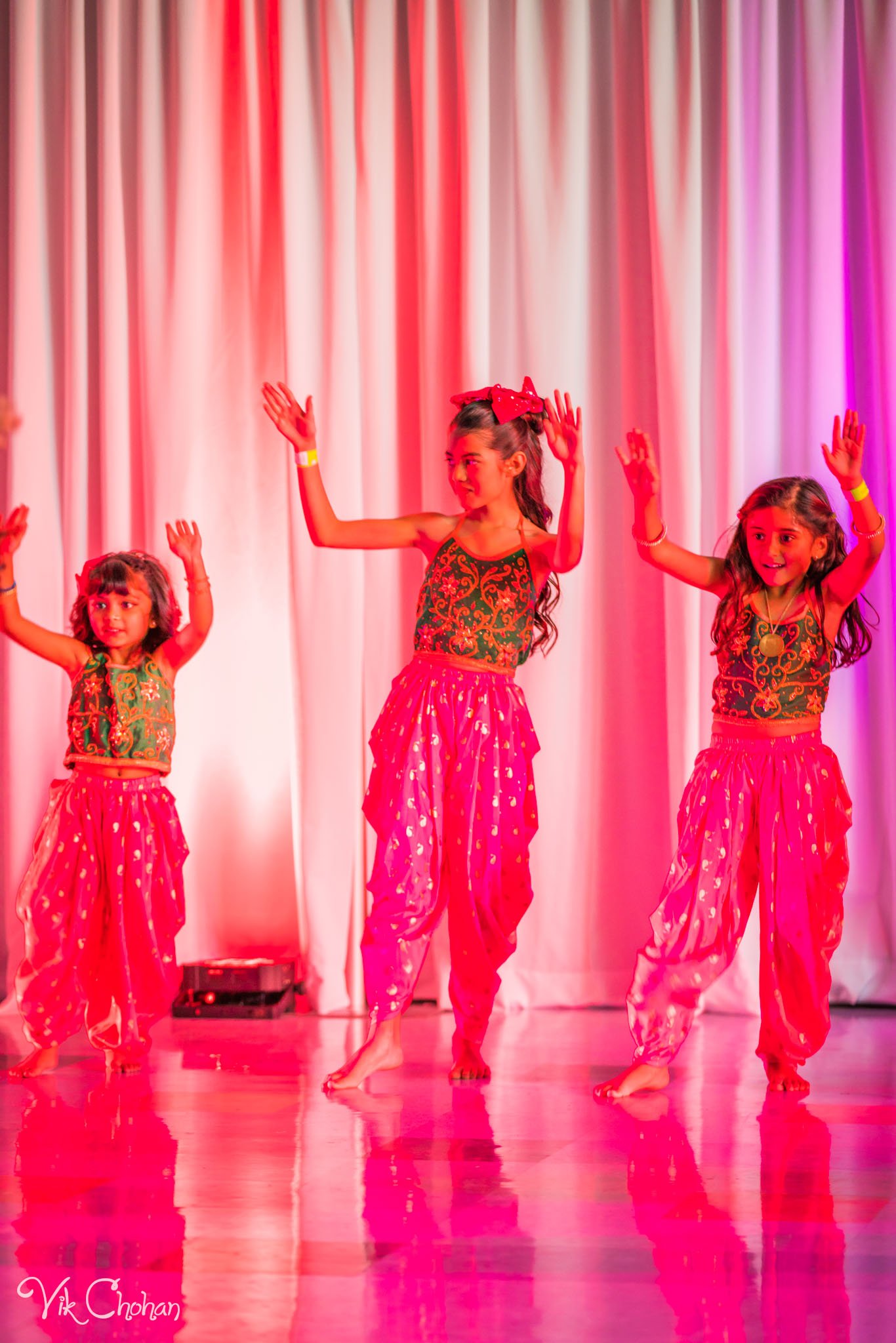 2022-11-05-Nritya-Academy-of-Indian-Dances-FOILV-Diwali-Dhamaka-Vik-Chohan-Photography-Photo-Booth-Social-Media-VCP-117.jpg