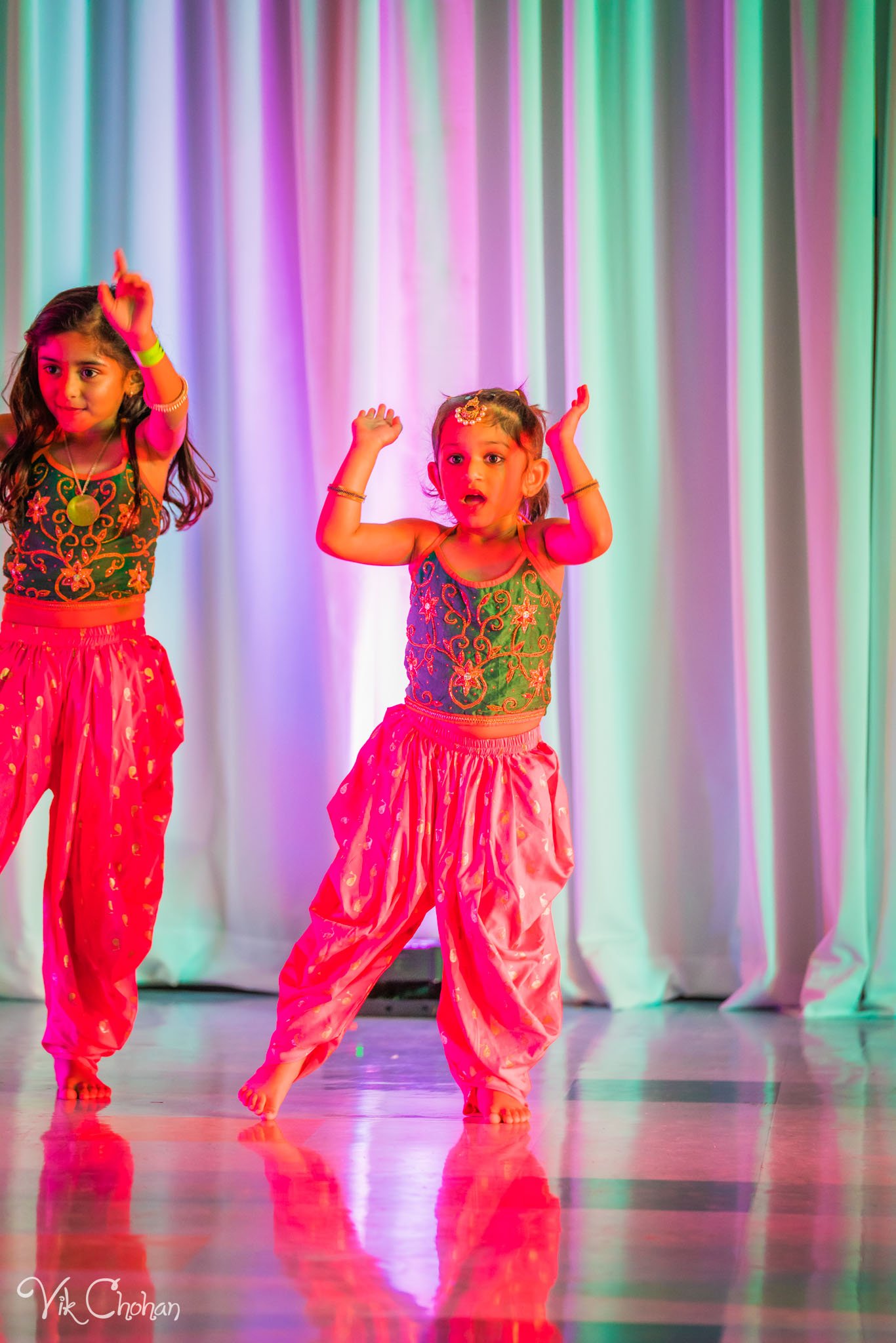 2022-11-05-Nritya-Academy-of-Indian-Dances-FOILV-Diwali-Dhamaka-Vik-Chohan-Photography-Photo-Booth-Social-Media-VCP-119.jpg