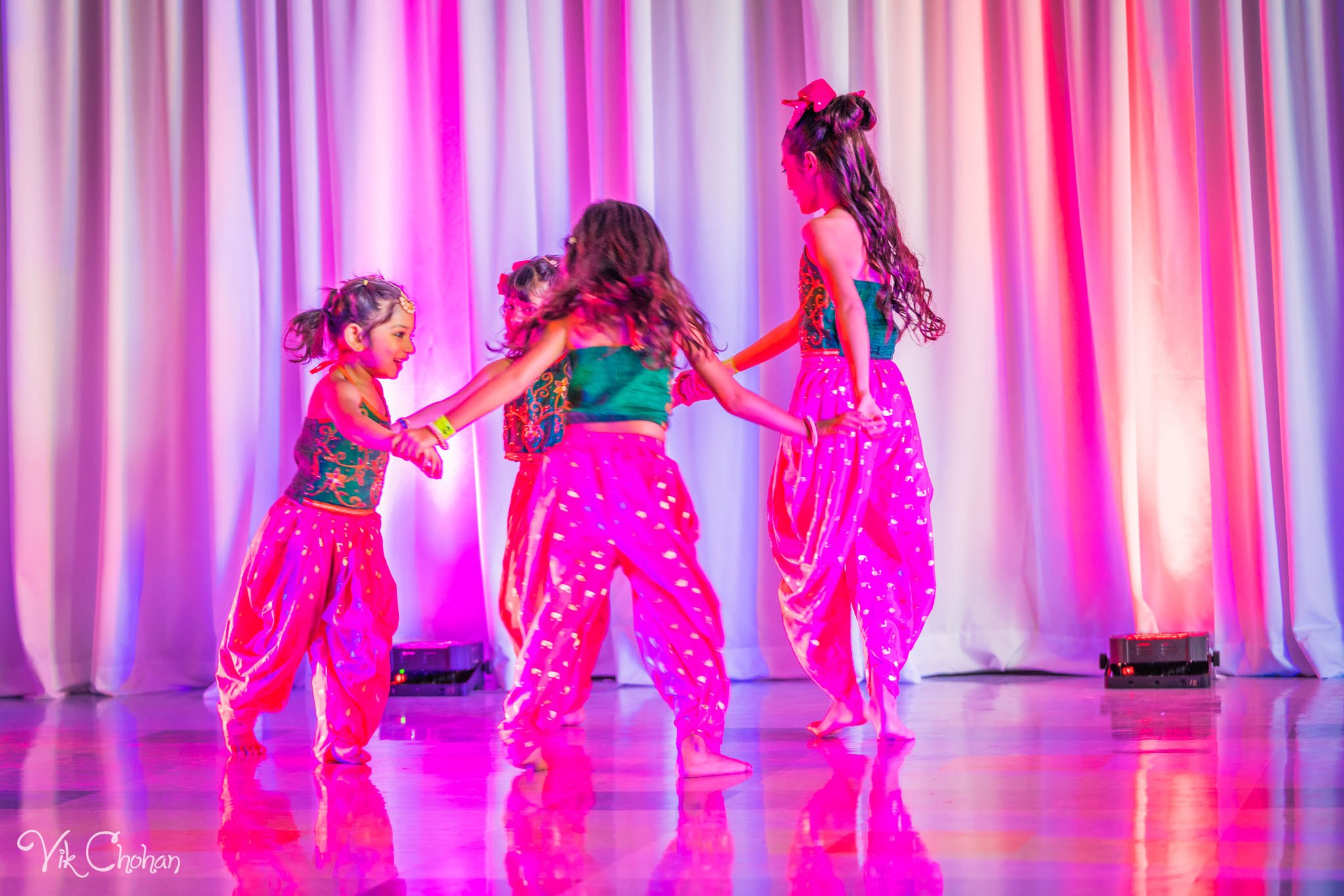 2022-11-05-Nritya-Academy-of-Indian-Dances-FOILV-Diwali-Dhamaka-Vik-Chohan-Photography-Photo-Booth-Social-Media-VCP-125.jpg