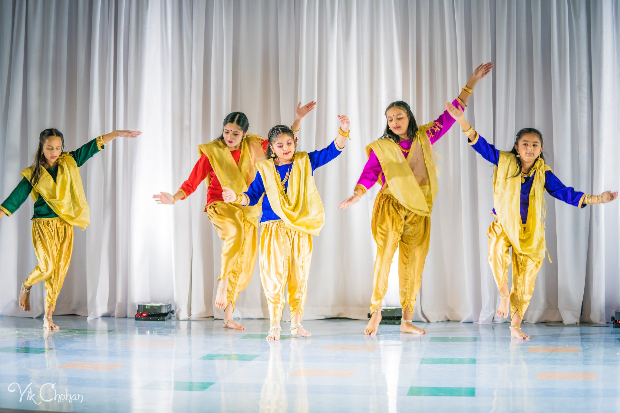 2022-11-05-Nritya-Academy-of-Indian-Dances-FOILV-Diwali-Dhamaka-Vik-Chohan-Photography-Photo-Booth-Social-Media-VCP-314.jpg