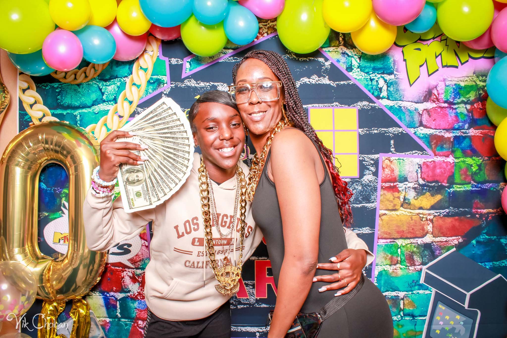 2022-11-26-Fabreonne-40-and-Fabulous-Birthday-House-Party-Photo-Booth-Vik-Chohan-Photography-Photo-Booth-Social-Media-VCP-010.jpg