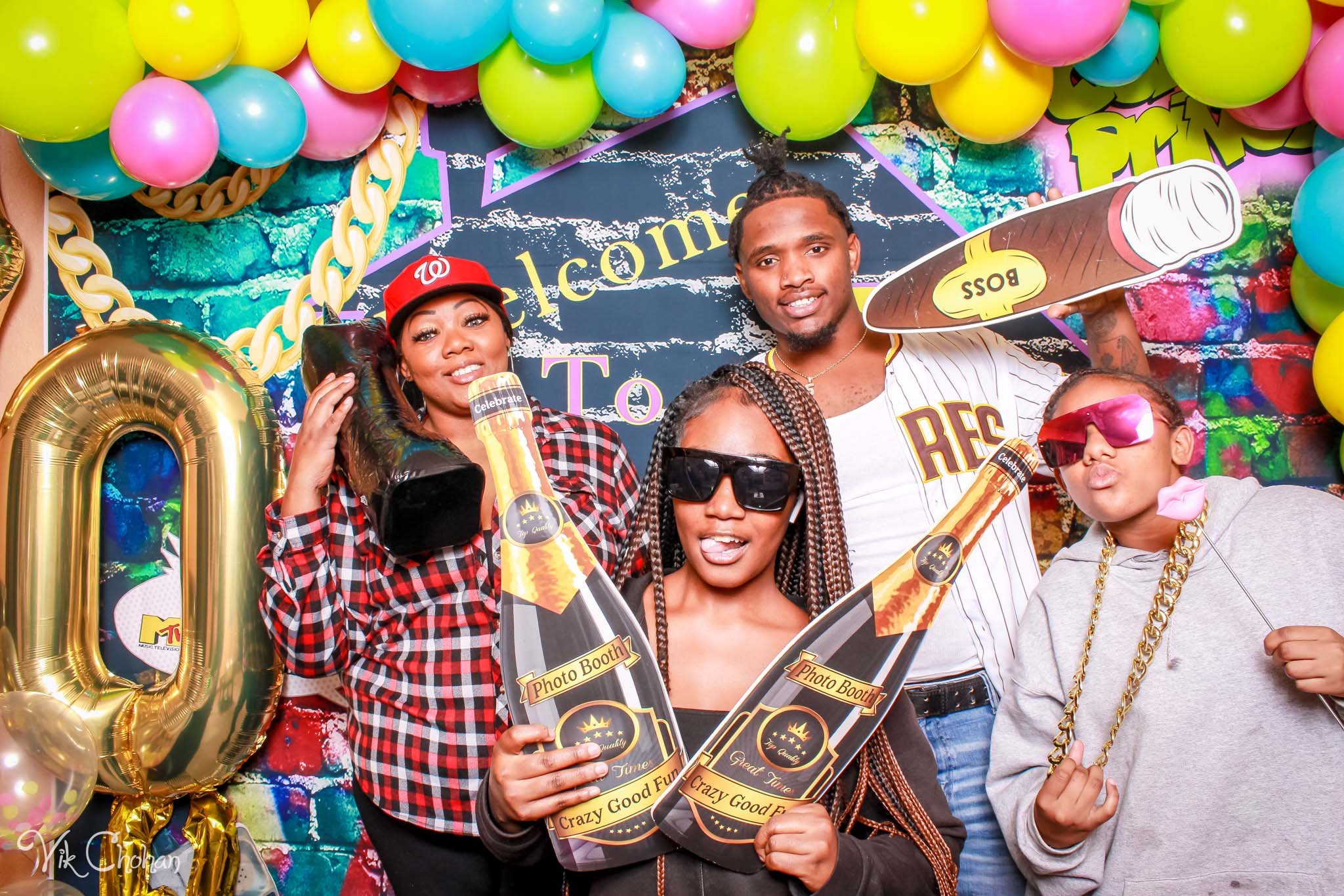 2022-11-26-Fabreonne-40-and-Fabulous-Birthday-House-Party-Photo-Booth-Vik-Chohan-Photography-Photo-Booth-Social-Media-VCP-019.jpg