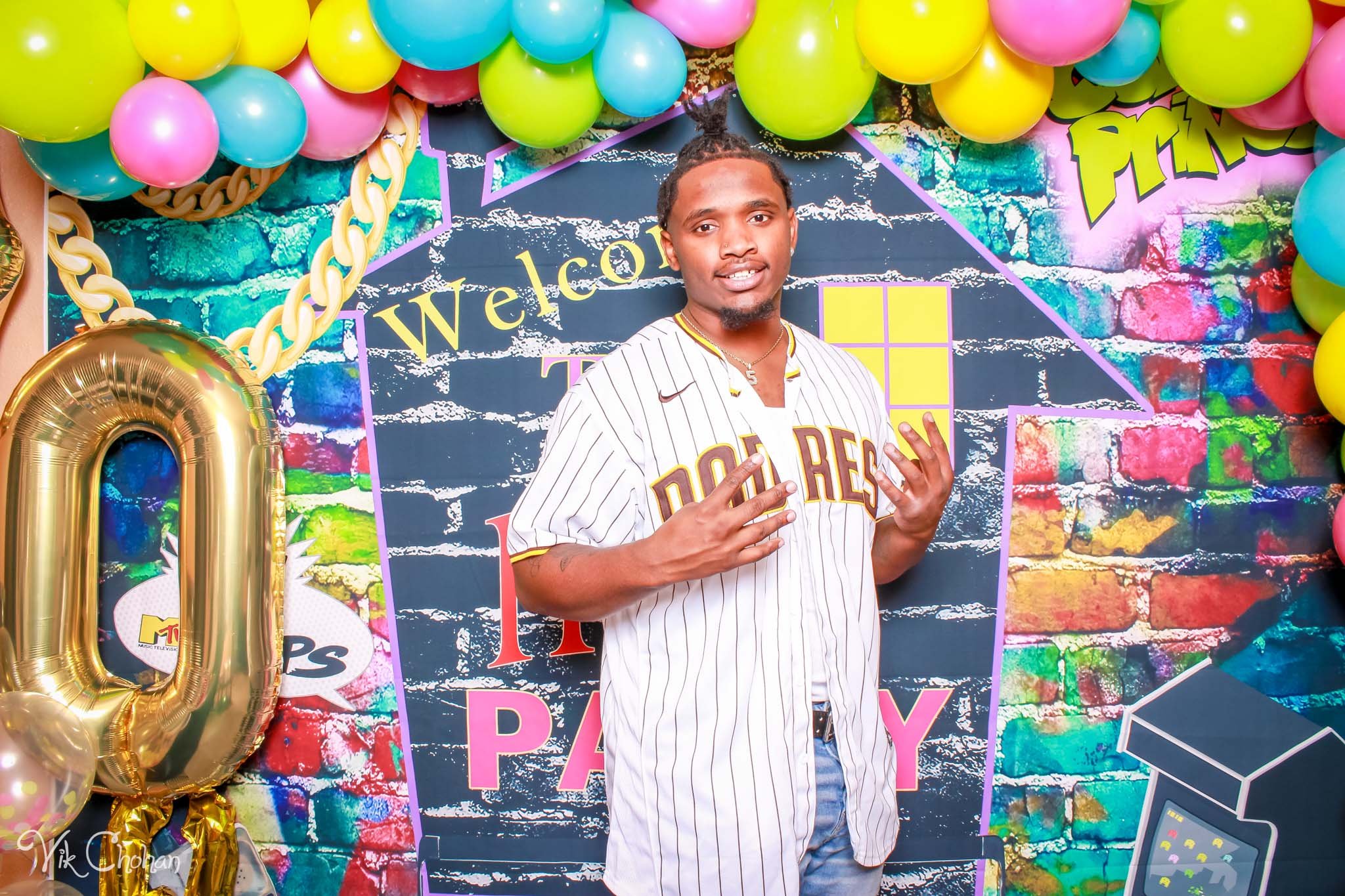 2022-11-26-Fabreonne-40-and-Fabulous-Birthday-House-Party-Photo-Booth-Vik-Chohan-Photography-Photo-Booth-Social-Media-VCP-024.jpg