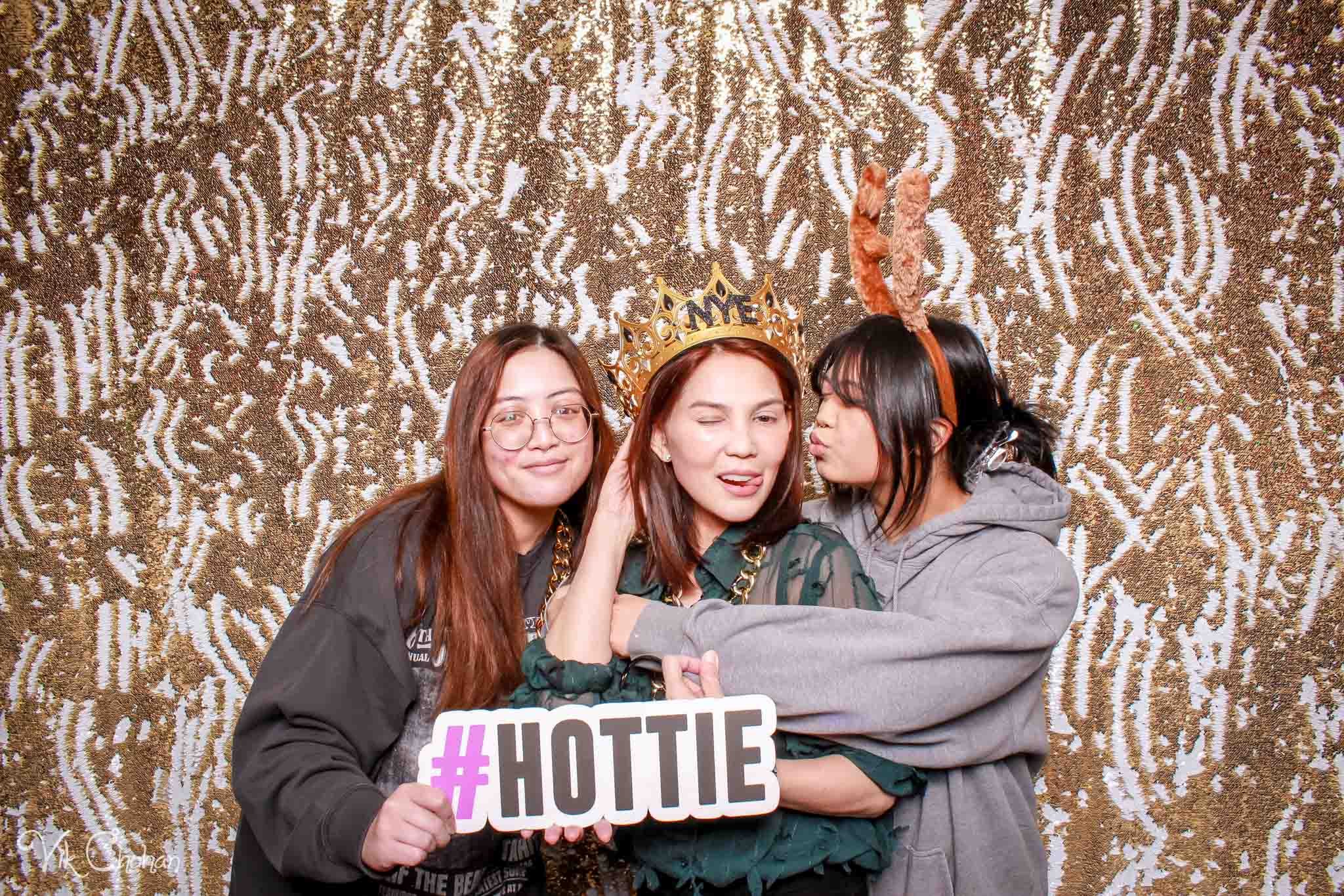2022-12-15-Divine-Compassion-Hospice-Holiday-Party-Photo-Booth-Vik-Chohan-Photography-Photo-Booth-Social-Media-VCP-060.jpg