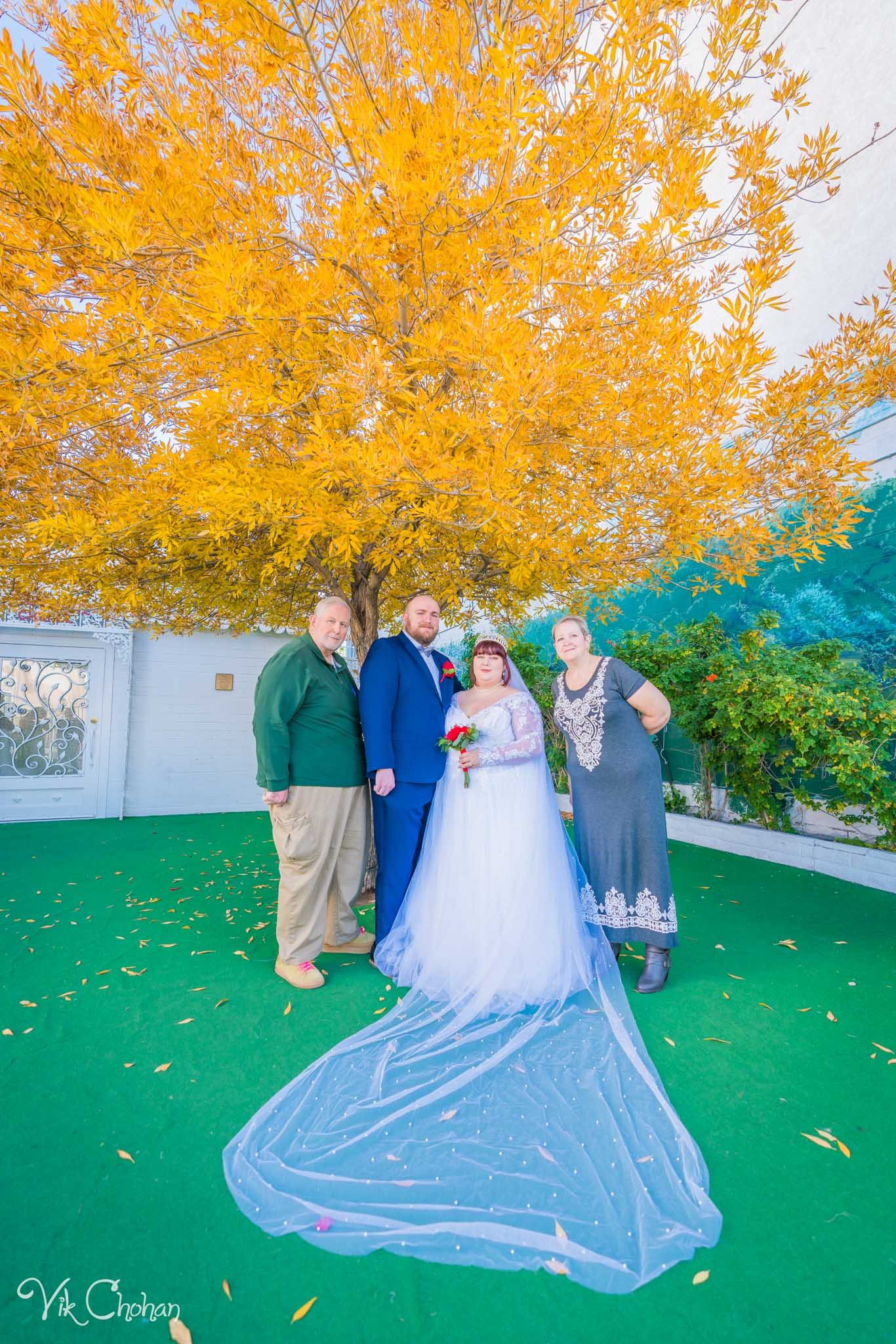 2022-12-10-Katherine-and-Charles-Las-Vegas-Wedding-at-Little-White-Wedding-Chapel-Vik-Chohan-Photography-Photo-Booth-Social-Media-VCP-134.jpg