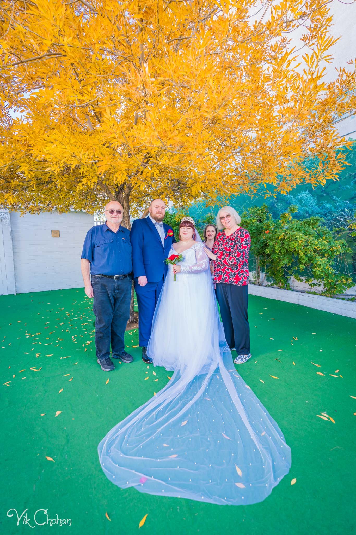 2022-12-10-Katherine-and-Charles-Las-Vegas-Wedding-at-Little-White-Wedding-Chapel-Vik-Chohan-Photography-Photo-Booth-Social-Media-VCP-147.jpg