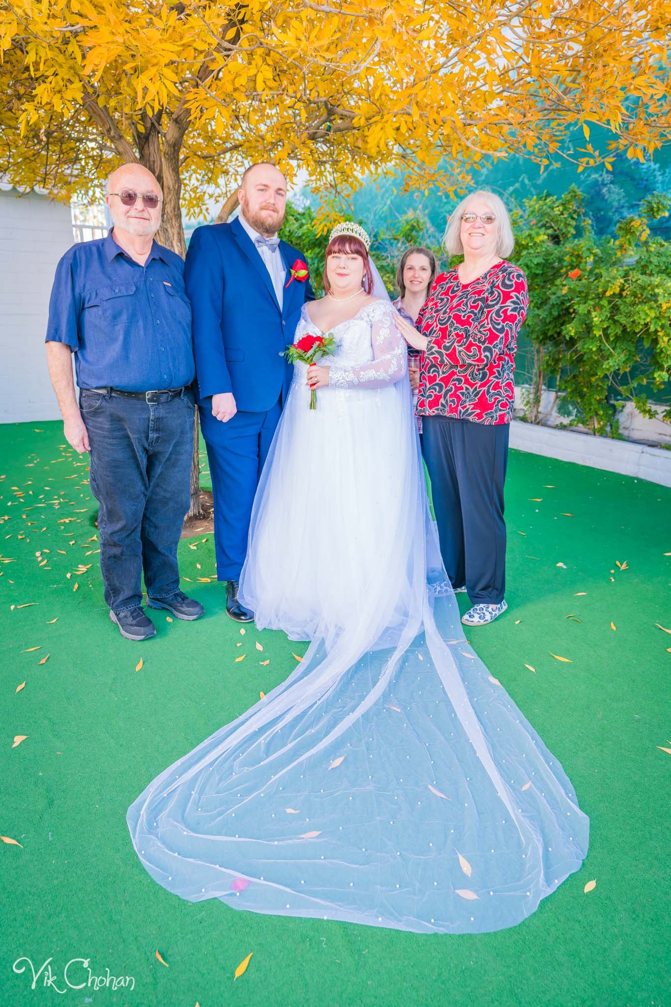 2022-12-10-Katherine-and-Charles-Las-Vegas-Wedding-at-Little-White-Wedding-Chapel-Vik-Chohan-Photography-Photo-Booth-Social-Media-VCP-148.jpg