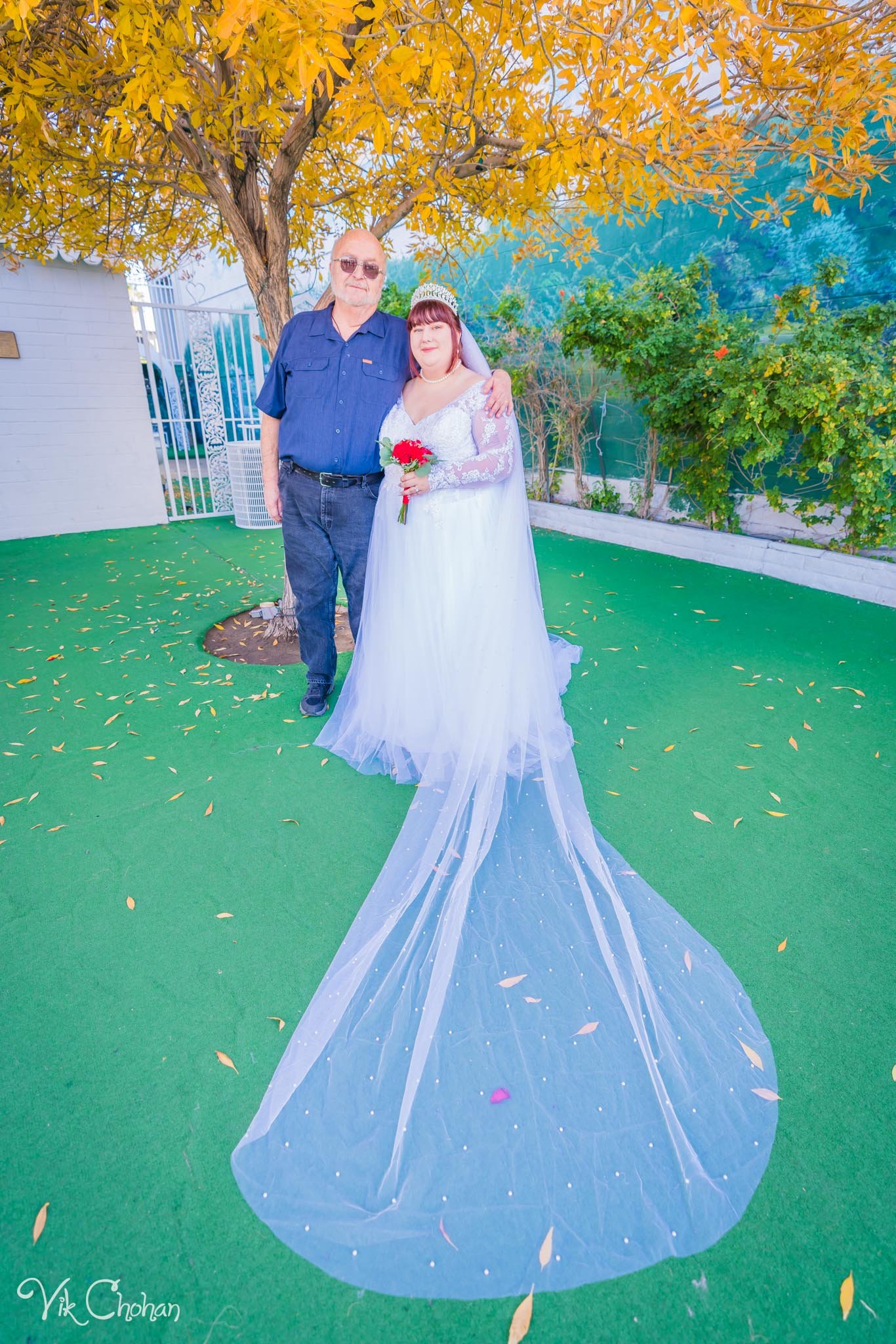2022-12-10-Katherine-and-Charles-Las-Vegas-Wedding-at-Little-White-Wedding-Chapel-Vik-Chohan-Photography-Photo-Booth-Social-Media-VCP-189.jpg