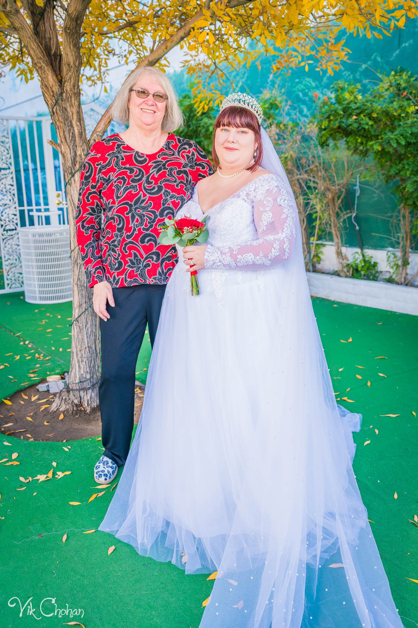 2022-12-10-Katherine-and-Charles-Las-Vegas-Wedding-at-Little-White-Wedding-Chapel-Vik-Chohan-Photography-Photo-Booth-Social-Media-VCP-193.jpg