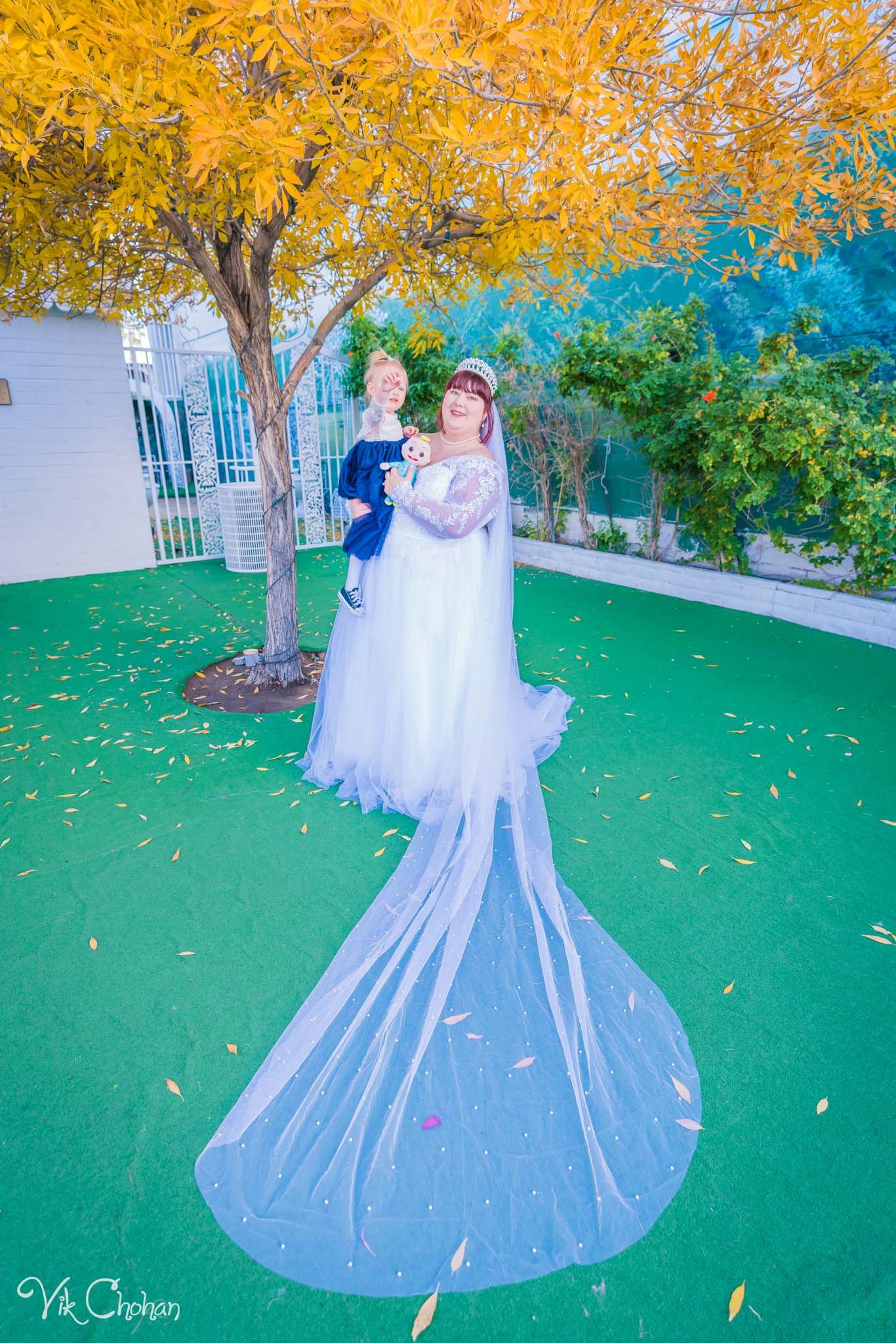2022-12-10-Katherine-and-Charles-Las-Vegas-Wedding-at-Little-White-Wedding-Chapel-Vik-Chohan-Photography-Photo-Booth-Social-Media-VCP-198.jpg