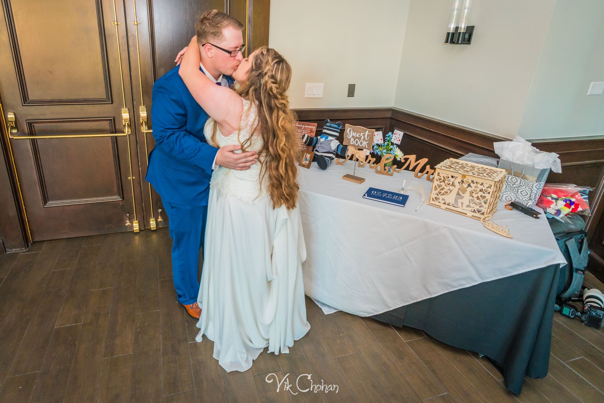 2023-07-27-Breanna-and-Aaron-Wedding-Celebration-Maggianos-Las-Vegas-Vik-Chohan-Photography-Photo-Booth-Social-Media-VCP-155.jpg