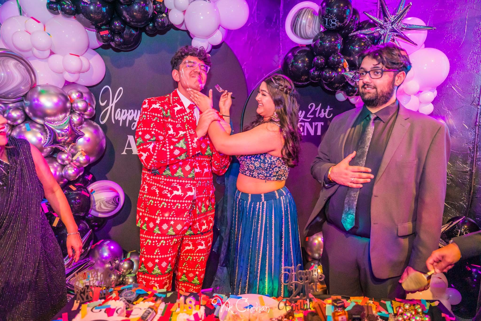 2023-12-25-Ayush-and-Trents-Birthday-Celebration-Vik-Chohan-Photography-Photo-Booth-Social-Media-VCP-123.jpg