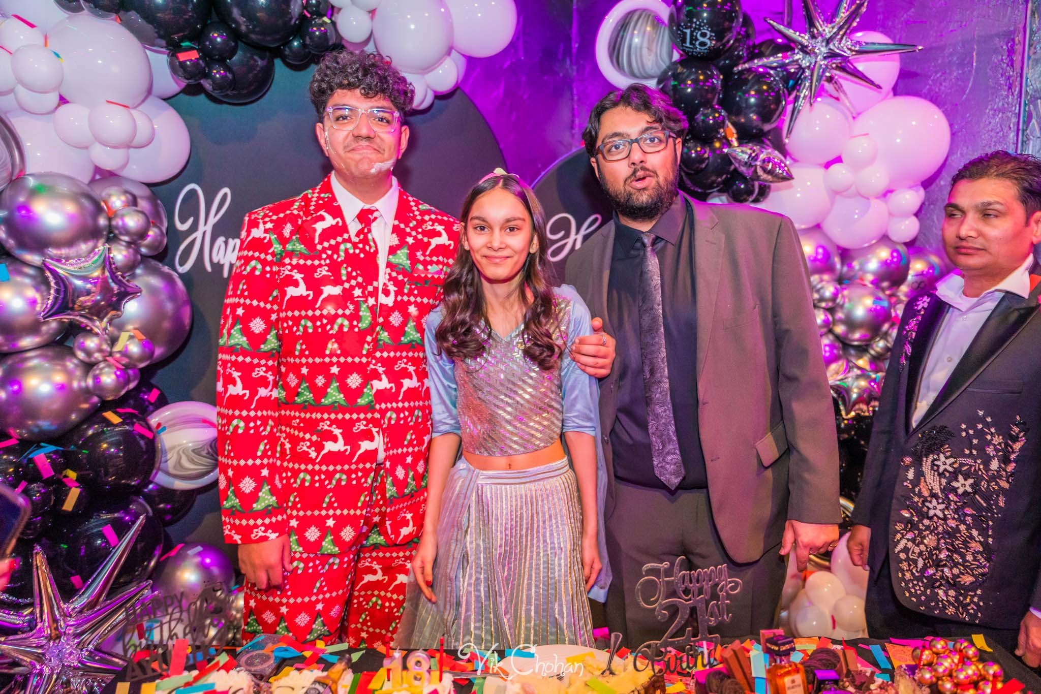 2023-12-25-Ayush-and-Trents-Birthday-Celebration-Vik-Chohan-Photography-Photo-Booth-Social-Media-VCP-128.jpg