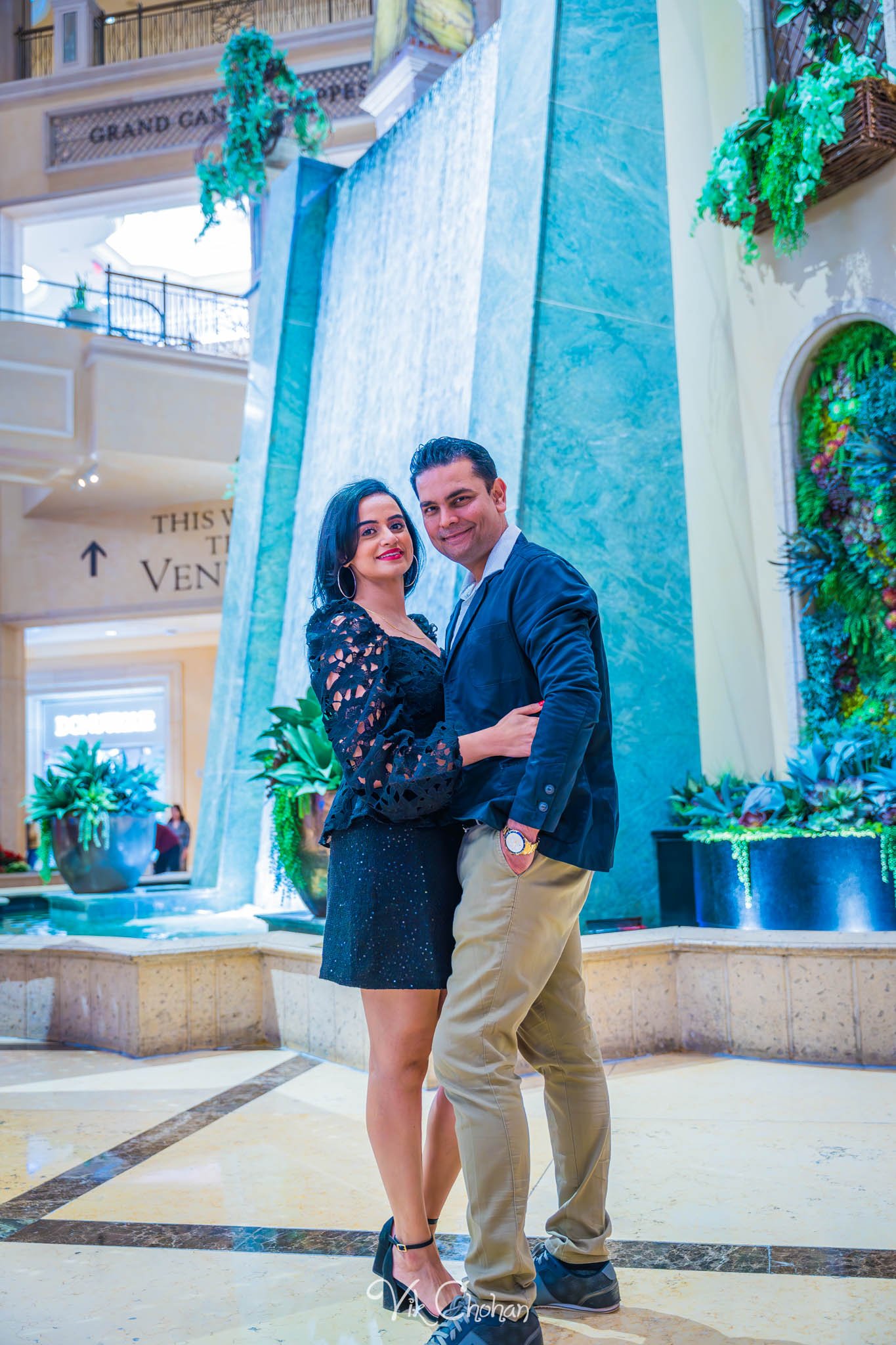 2023-12-24-Nishma-and-Maulik-Las-Vegas-Surprise-Engagement-Photography-Vik-Chohan-Photography-Photo-Booth-Social-Media-VCP-076.jpg