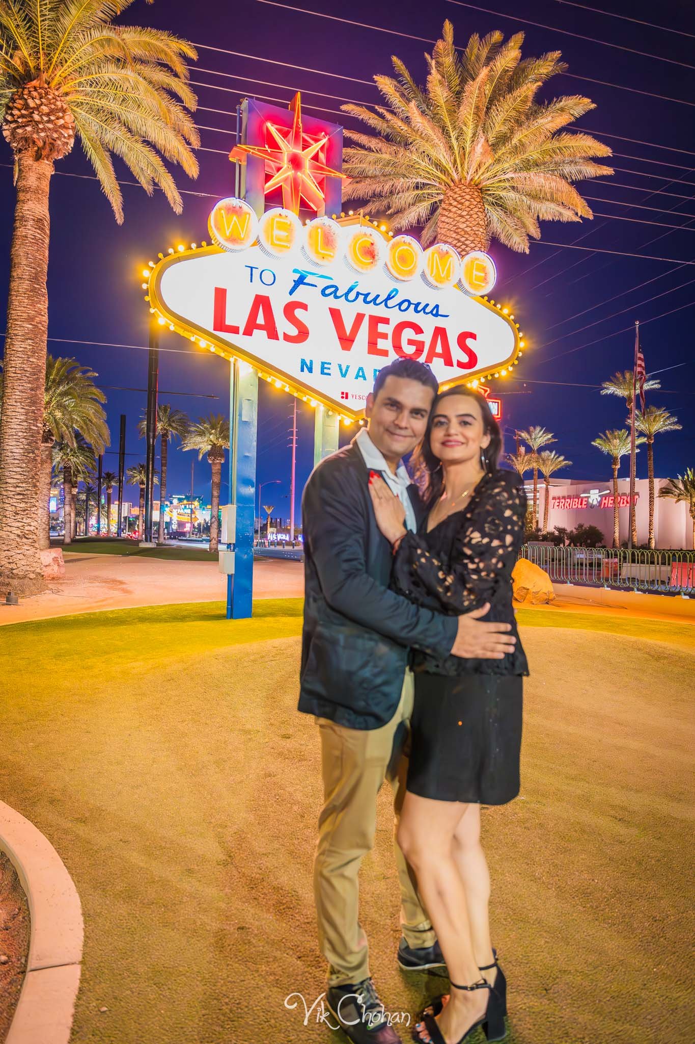 2023-12-24-Nishma-and-Maulik-Las-Vegas-Surprise-Engagement-Photography-Vik-Chohan-Photography-Photo-Booth-Social-Media-VCP-178.jpg