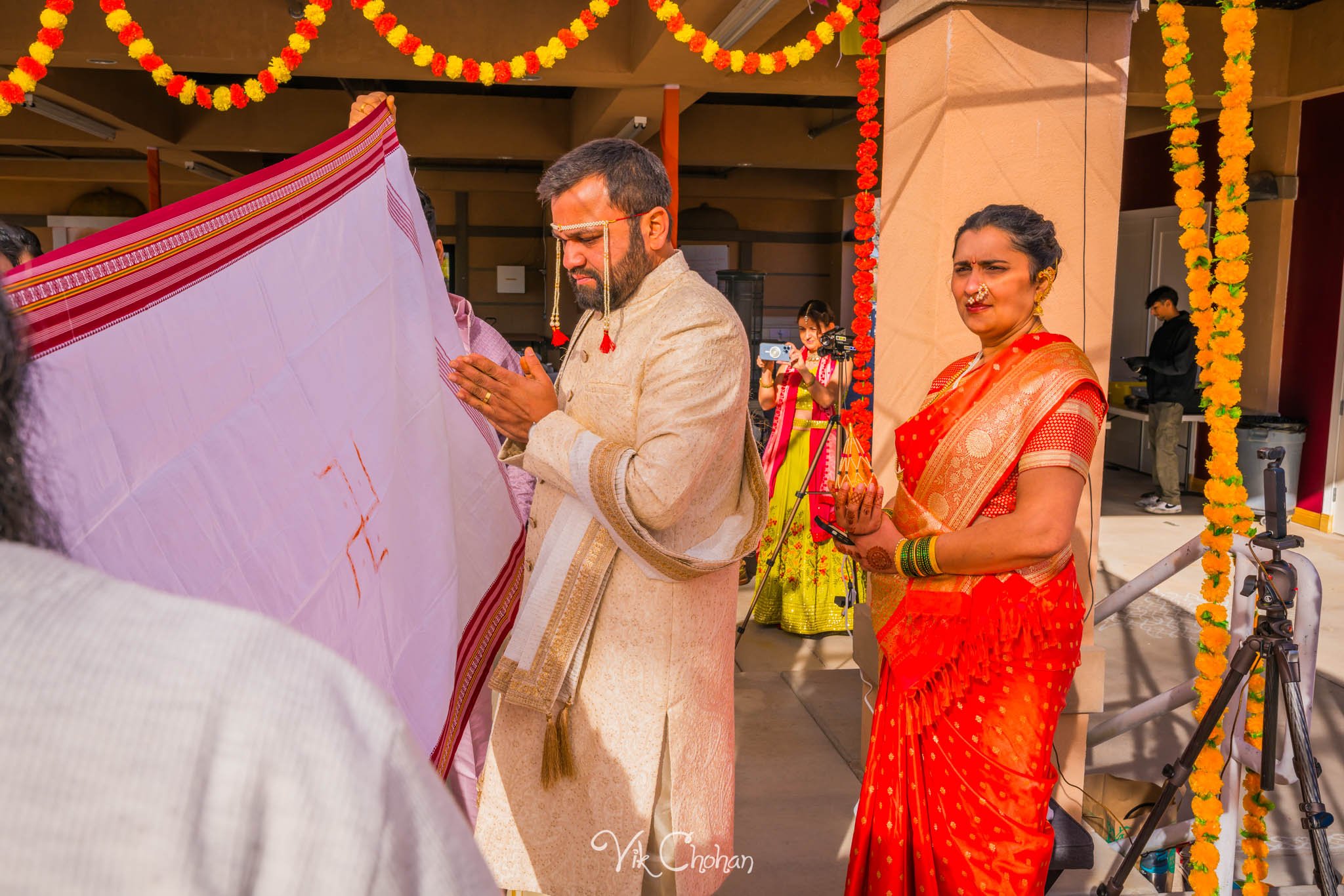2024-01-05-Anuja-and-Parth-Marathi-Wedding-Hindu-Temple-Las-Vegas-Vik-Chohan-Photography-Photo-Booth-Social-Media-VCP-034.jpg