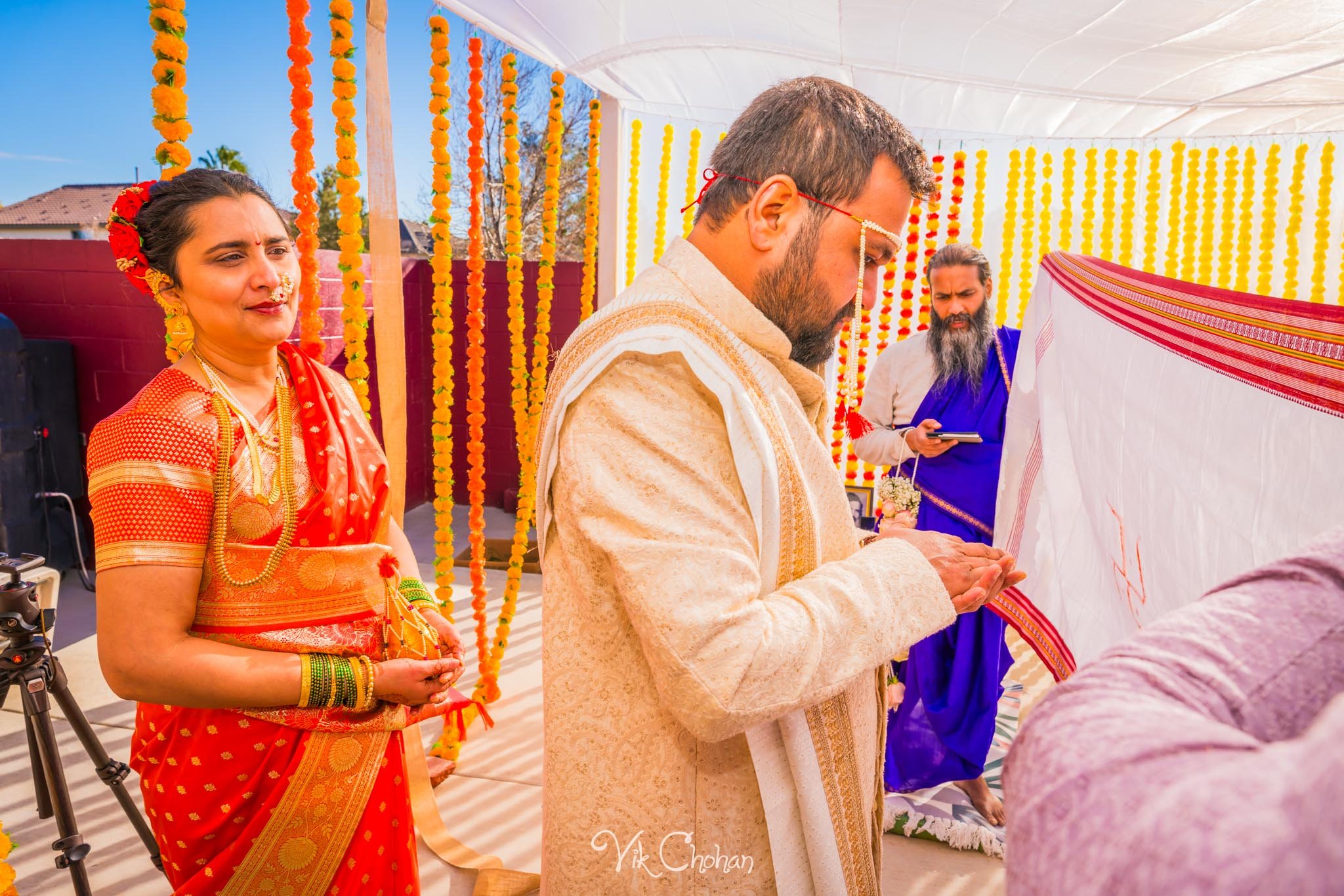 2024-01-05-Anuja-and-Parth-Marathi-Wedding-Hindu-Temple-Las-Vegas-Vik-Chohan-Photography-Photo-Booth-Social-Media-VCP-043.jpg