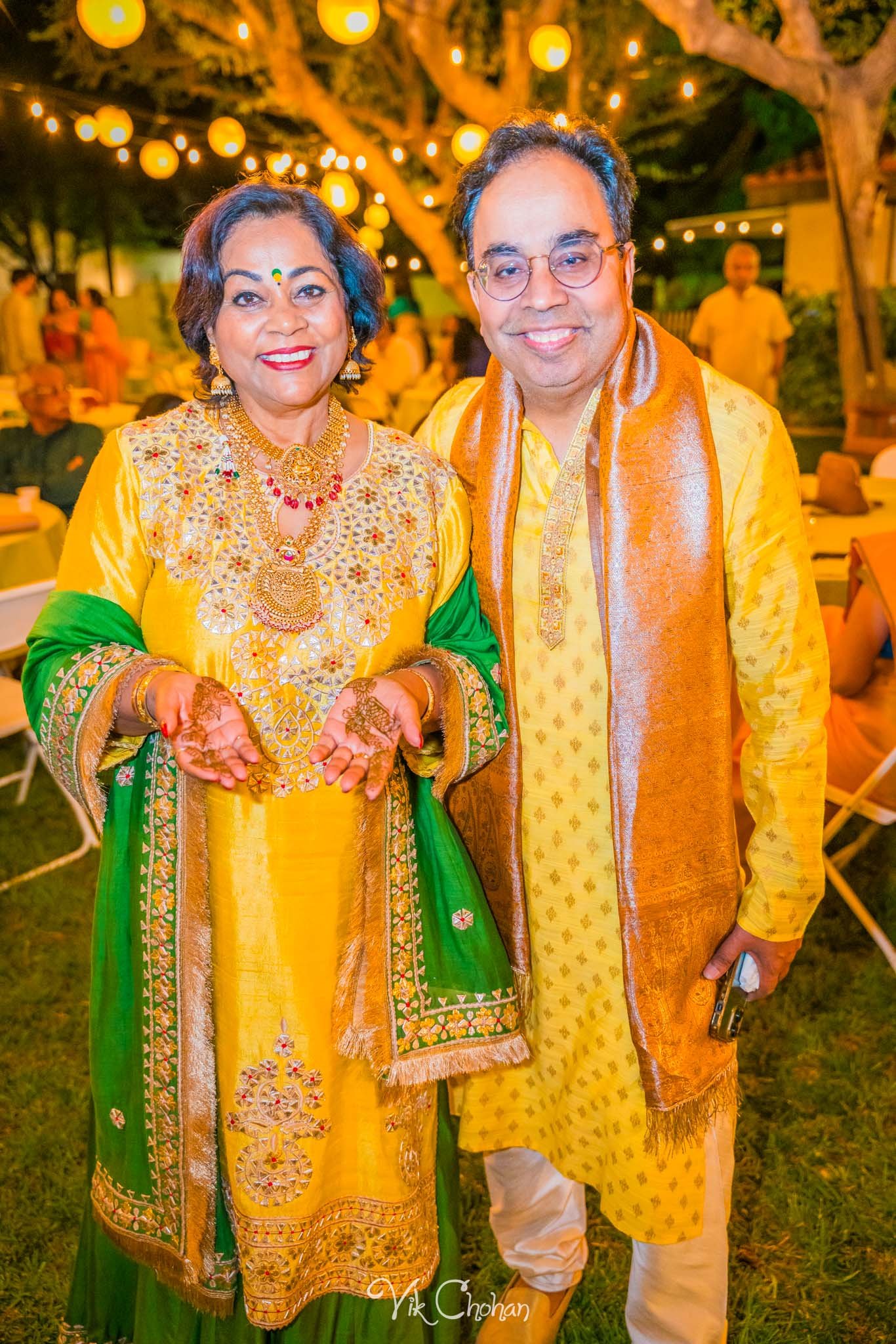 2024-04-02-Subhasree-and-Ravi-Mendi-Night-South-Indian-Wedding-Celebration-Vik-Chohan-Photography-Photo-Booth-Social-Media-VCP-170.jpg