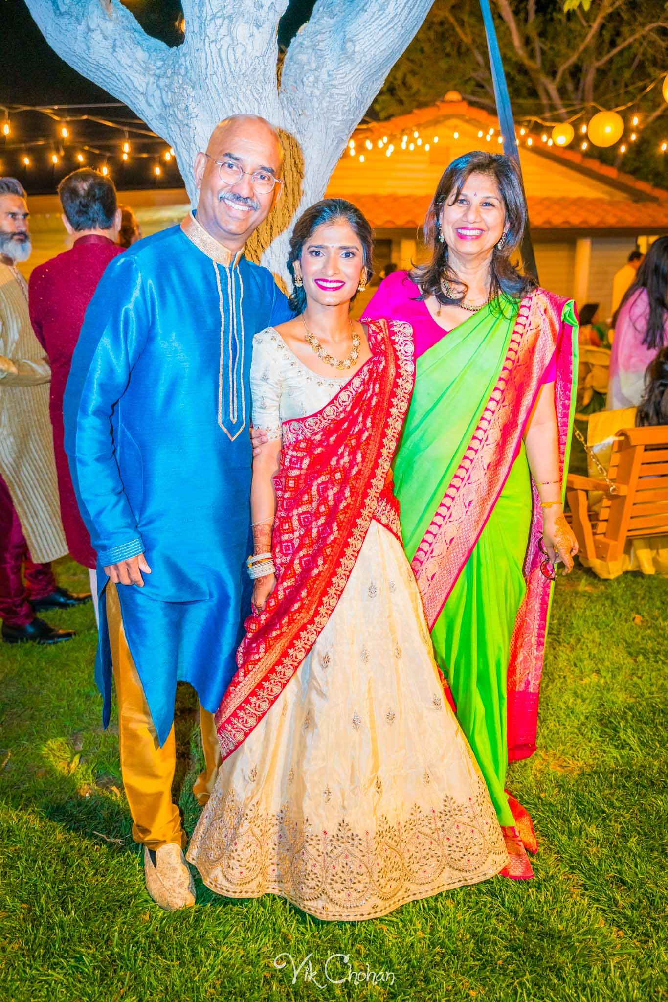 2024-04-02-Subhasree-and-Ravi-Mendi-Night-South-Indian-Wedding-Celebration-Vik-Chohan-Photography-Photo-Booth-Social-Media-VCP-194.jpg