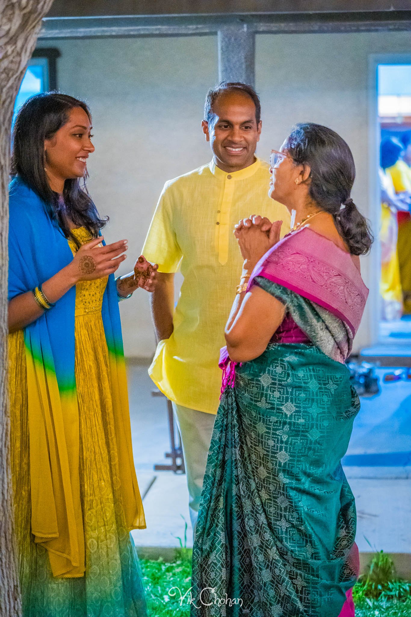 2024-04-02-Subhasree-and-Ravi-Mendi-Night-South-Indian-Wedding-Celebration-Vik-Chohan-Photography-Photo-Booth-Social-Media-VCP-226.jpg