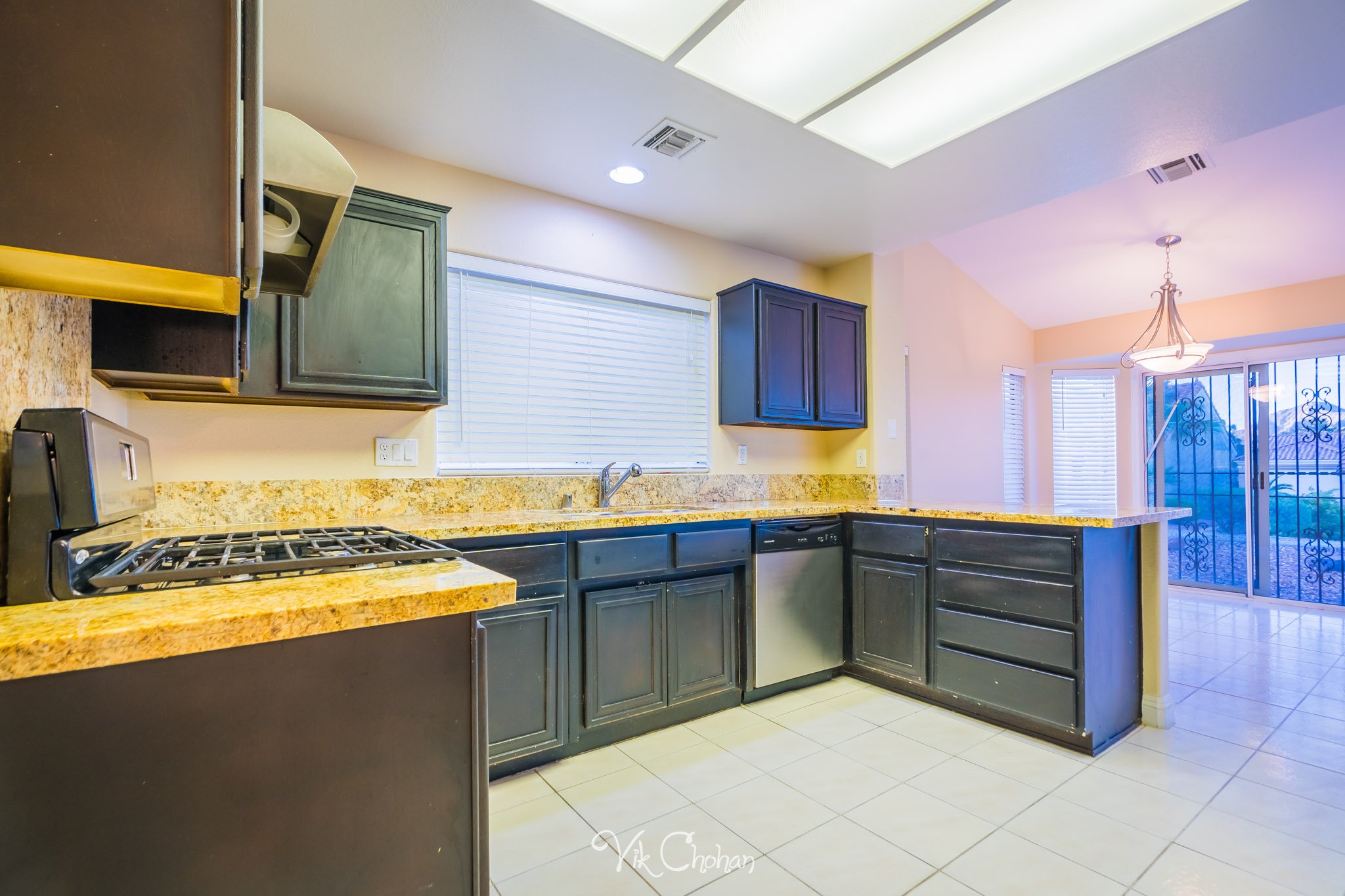 2024-04-15-9828-Rosamond-Dr-Sun-City-Summerlin-89134-Real-Estate-Photography-Vik-Chohan-Photography-Social-Media-VCP-033.jpg