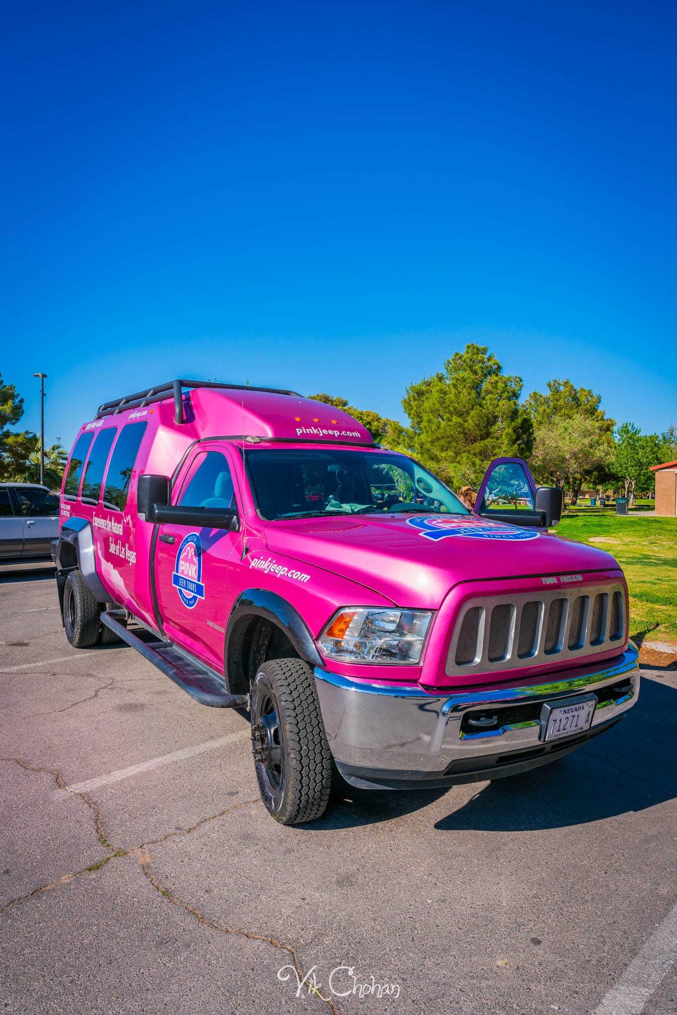 2024-04-29-Pink-Jeep-Tours-Hospitality-Event-at-Sunset-Park-Vik-Chohan-Photography-Photo-Booth-Social-Media-VCP-019.jpg