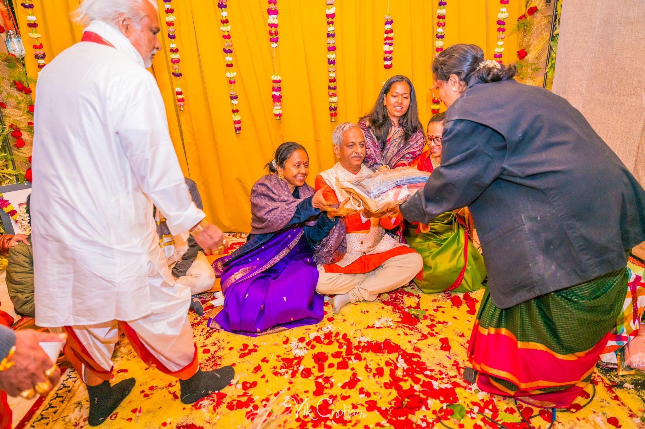 2024-04-04-Subhasree-and-Ravi-South-Indian-Wedding-Celebration-Vik-Chohan-Photography-Photo-Booth-Social-Media-VCP-432.jpg